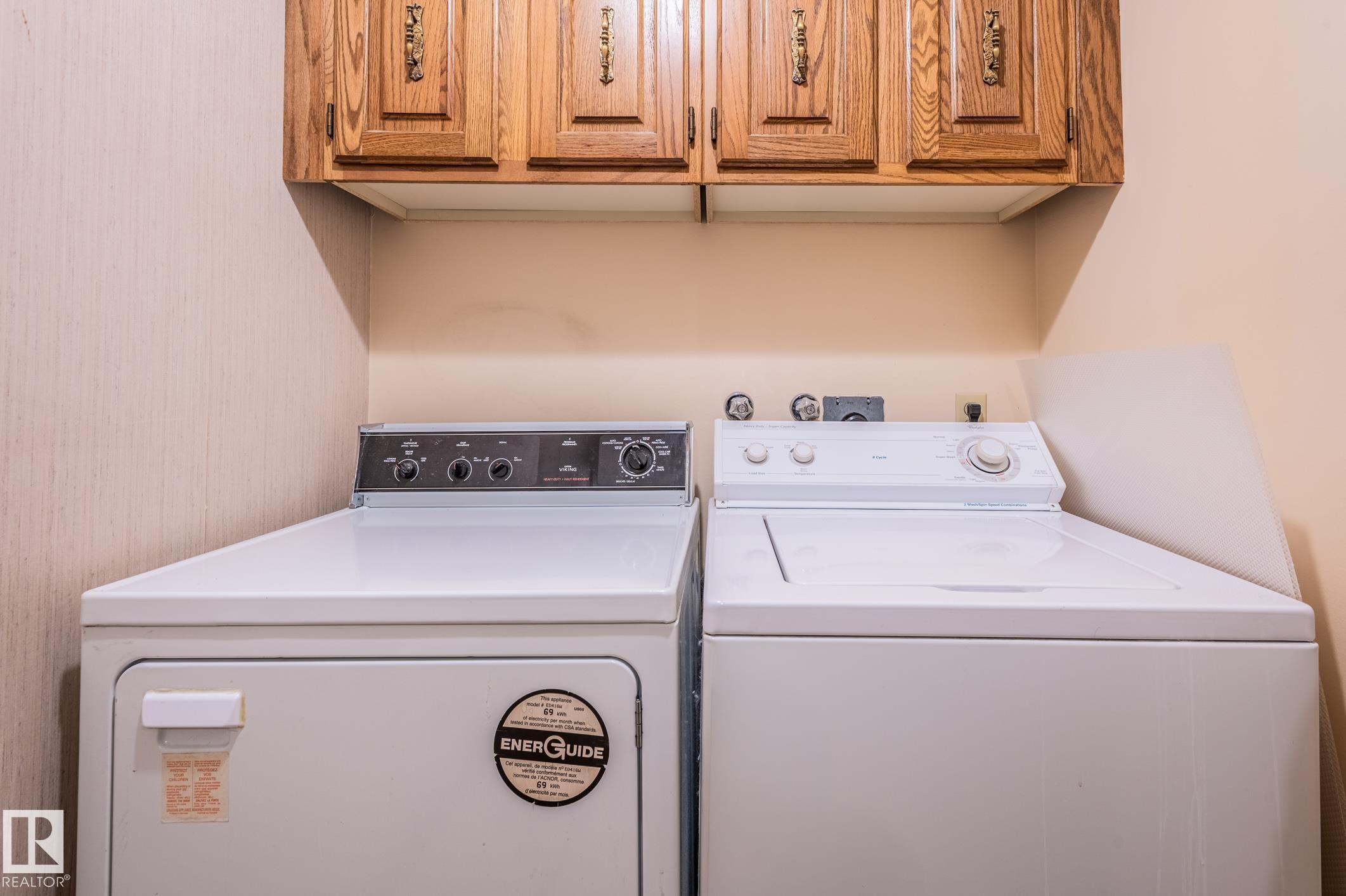 33 Whiteoaks Estates, St. Albert, AB - Indoor Photo Showing Laundry Room