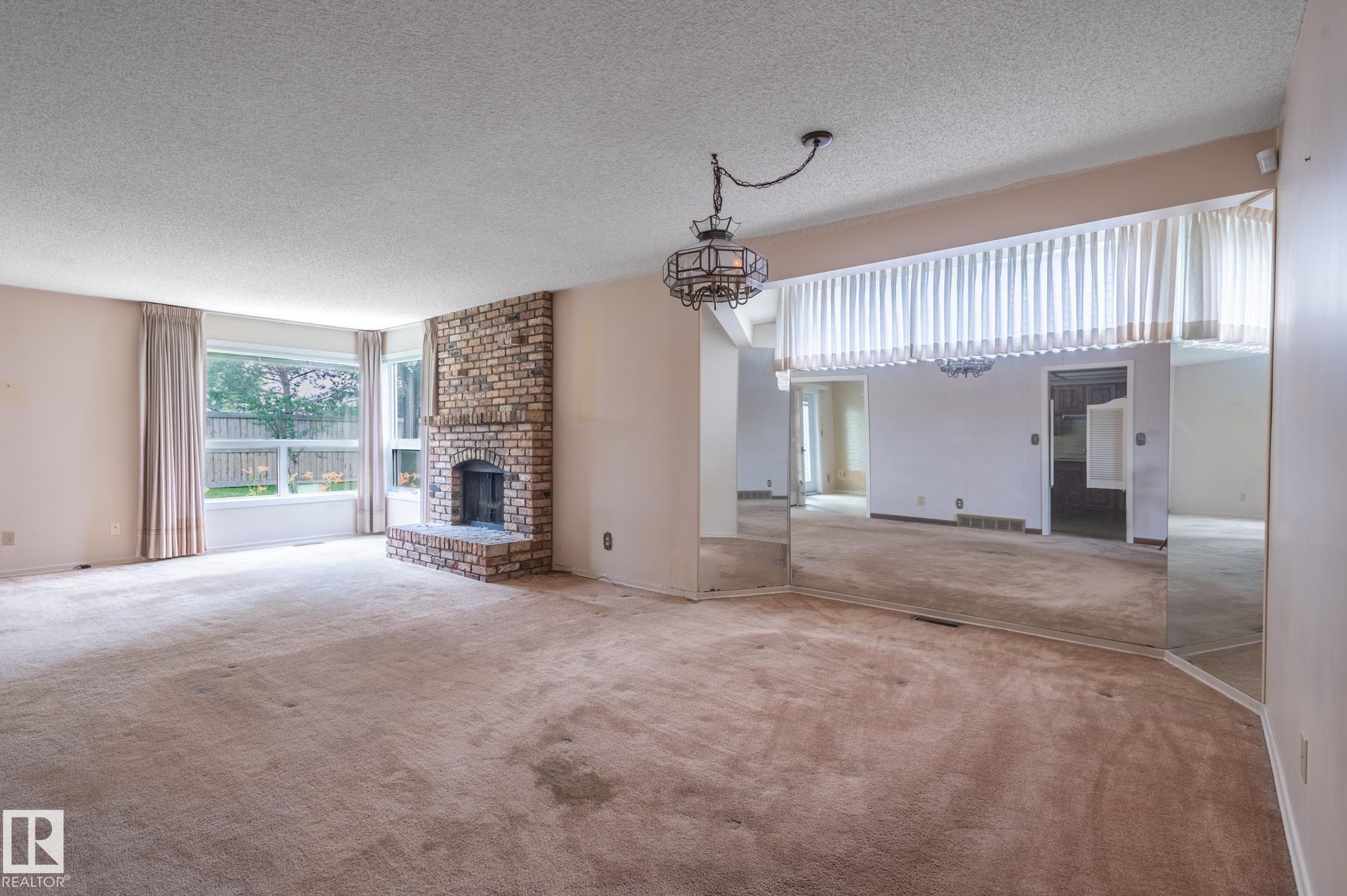 33 Whiteoaks Estates, St. Albert, AB - Indoor With Fireplace