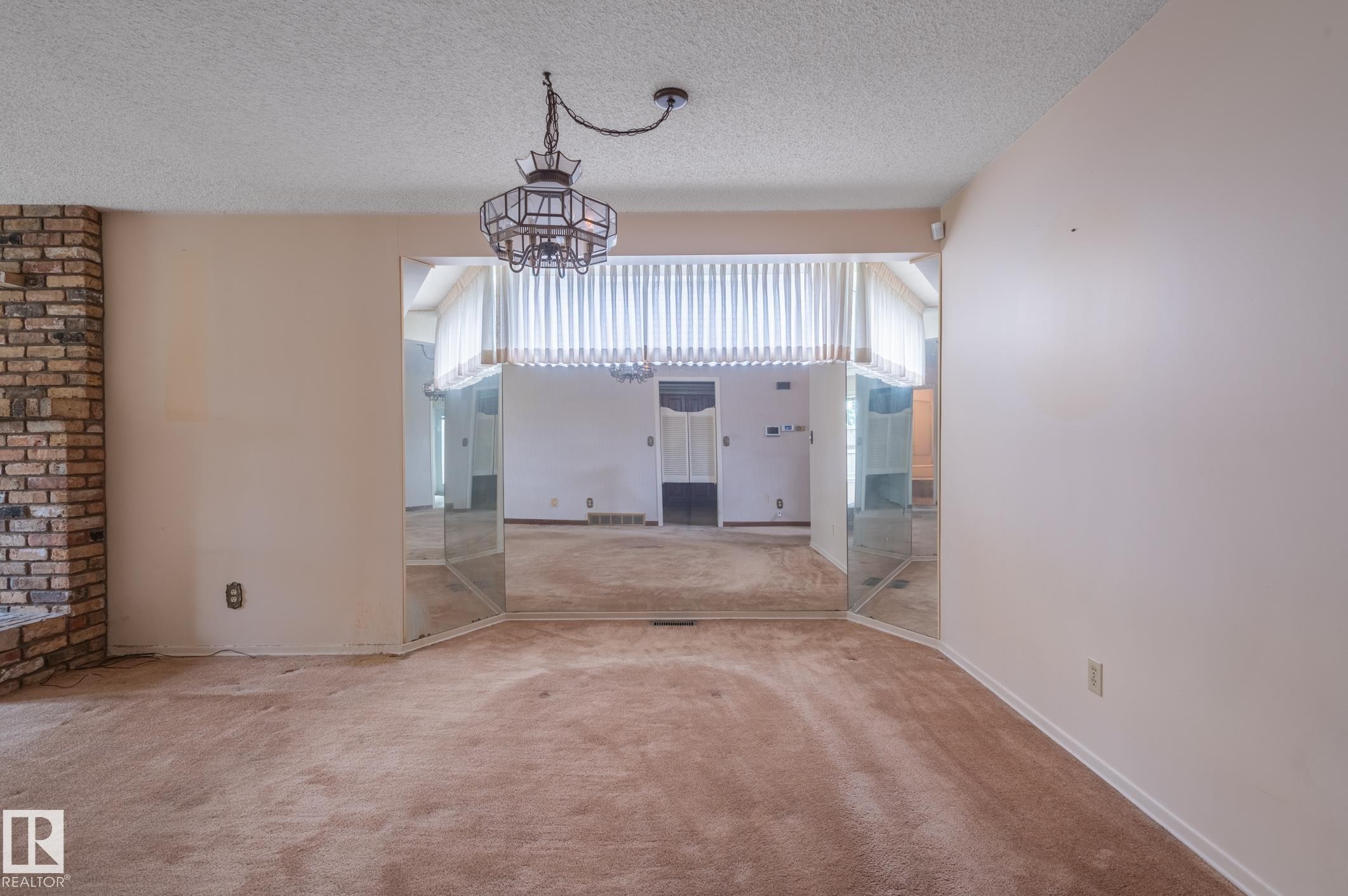 33 Whiteoaks Estates, St. Albert, AB - Indoor Photo Showing Other Room