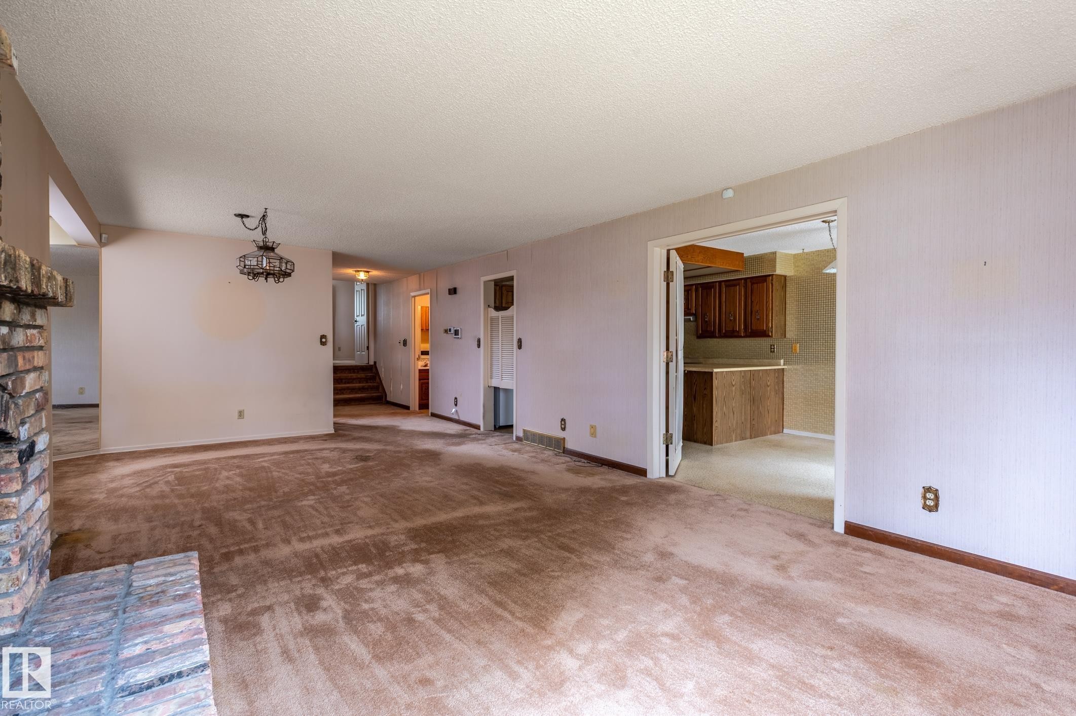33 Whiteoaks Estates, St. Albert, AB - Indoor Photo Showing Other Room