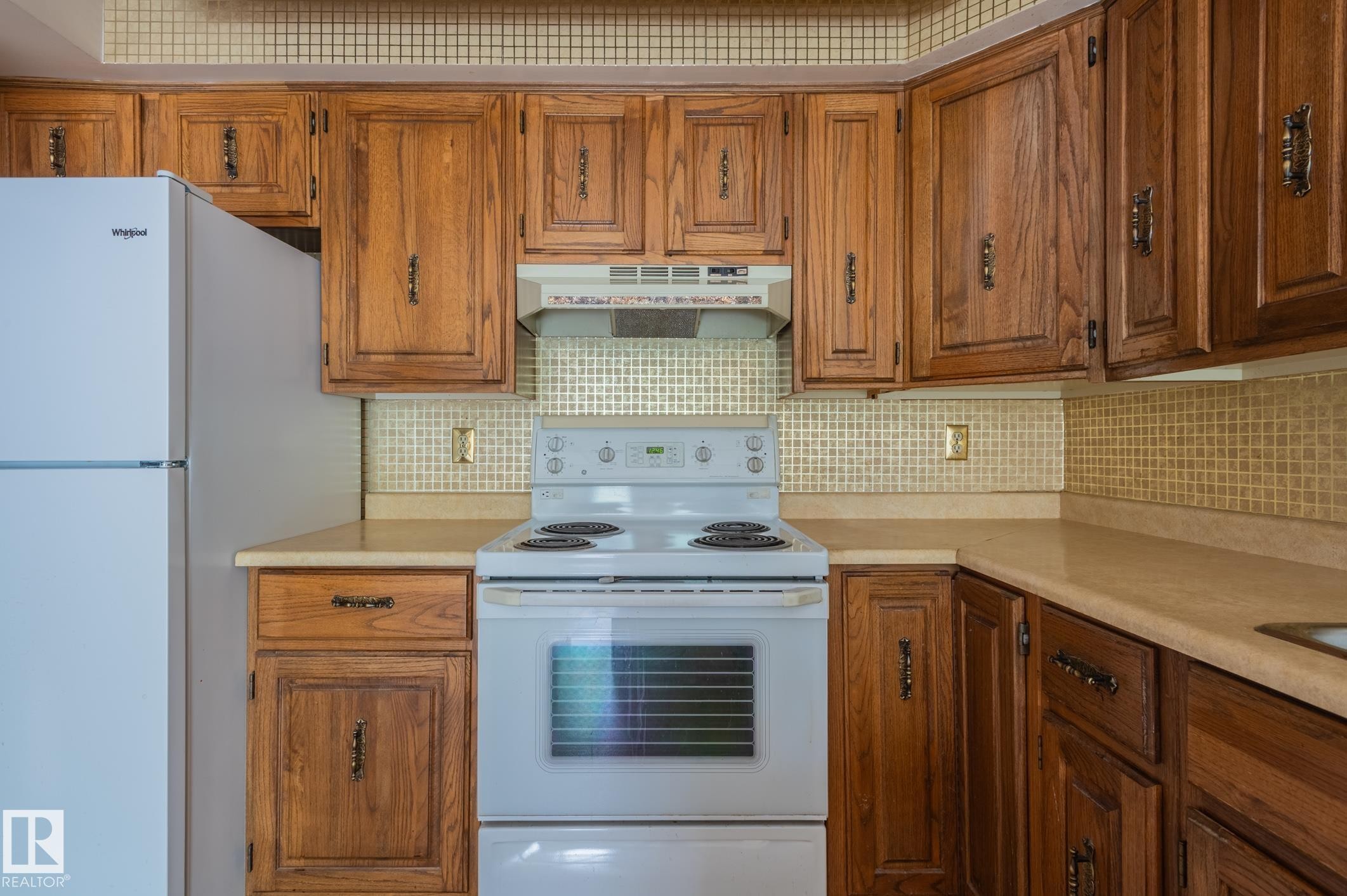 33 Whiteoaks Estates, St. Albert, AB - Indoor Photo Showing Kitchen
