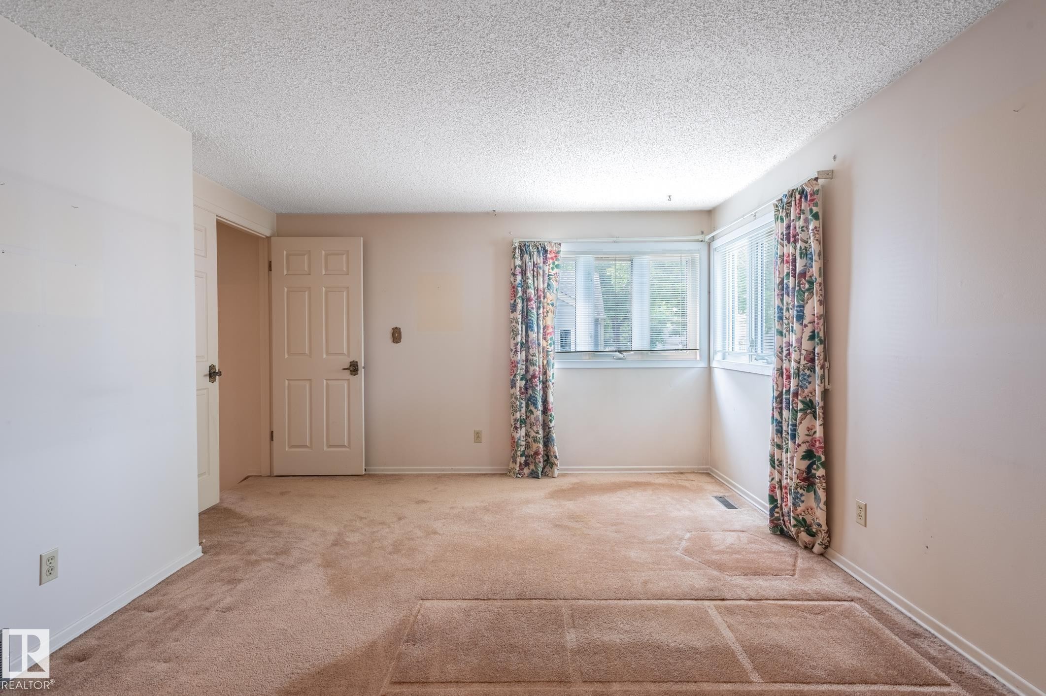33 Whiteoaks Estates, St. Albert, AB - Indoor Photo Showing Other Room
