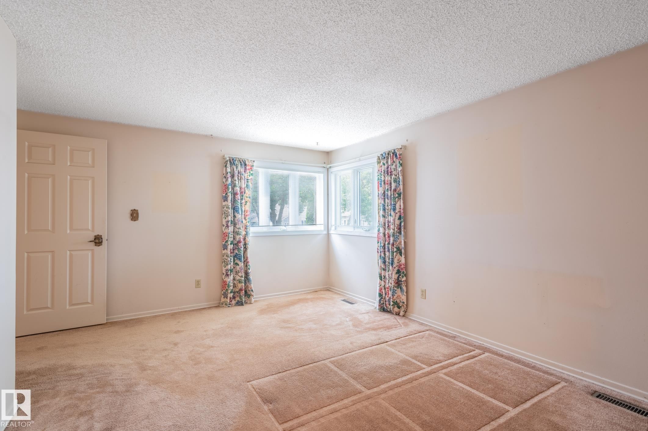 33 Whiteoaks Estates, St. Albert, AB - Indoor Photo Showing Other Room