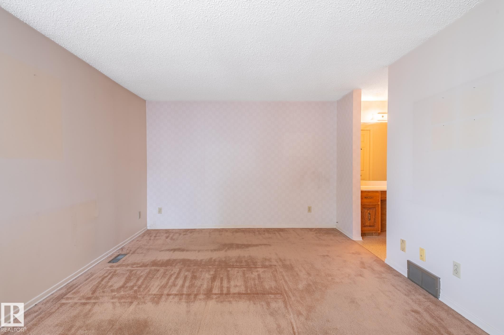 33 Whiteoaks Estates, St. Albert, AB - Indoor Photo Showing Other Room
