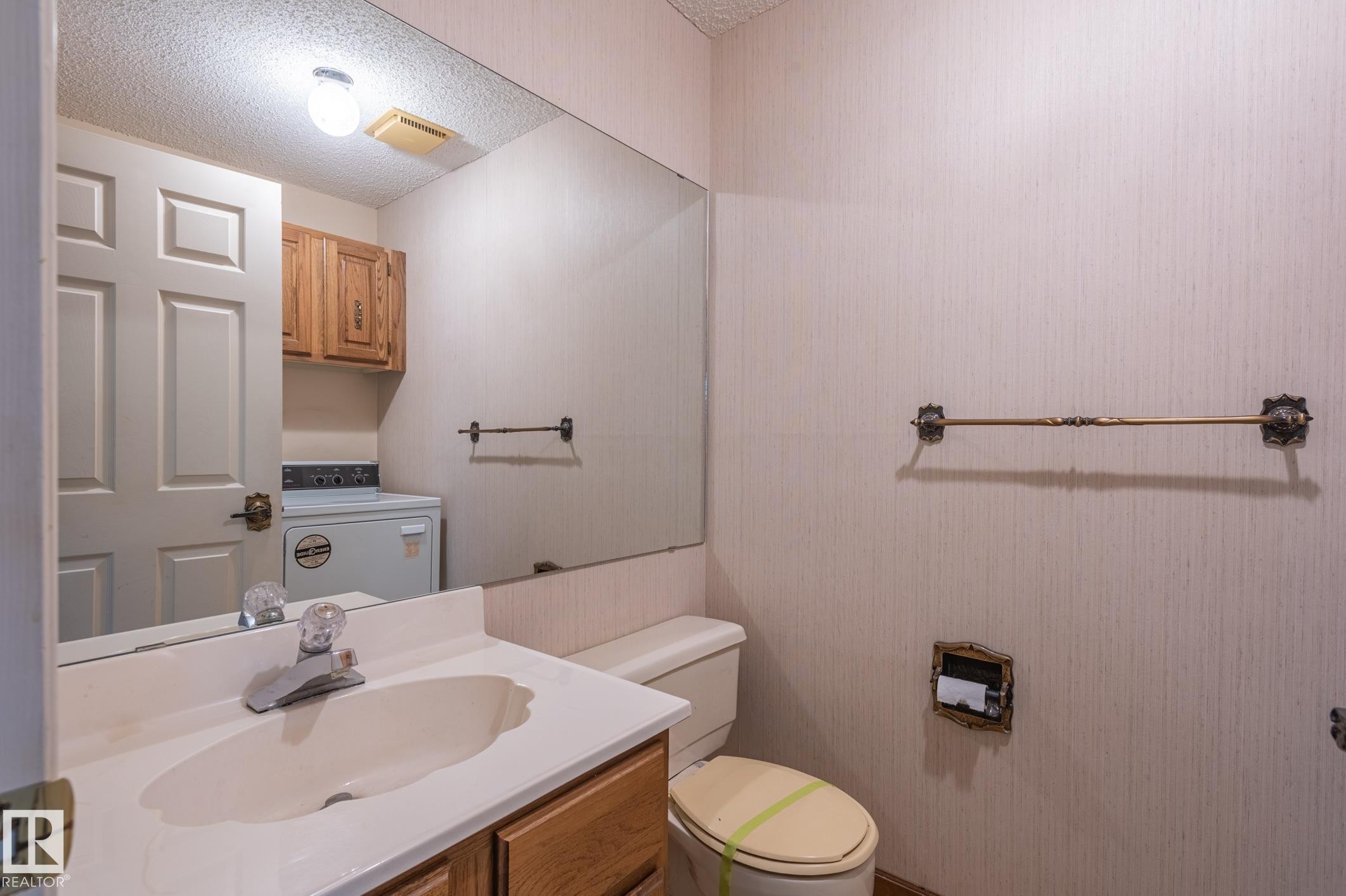 33 Whiteoaks Estates, St. Albert, AB - Indoor Photo Showing Bathroom