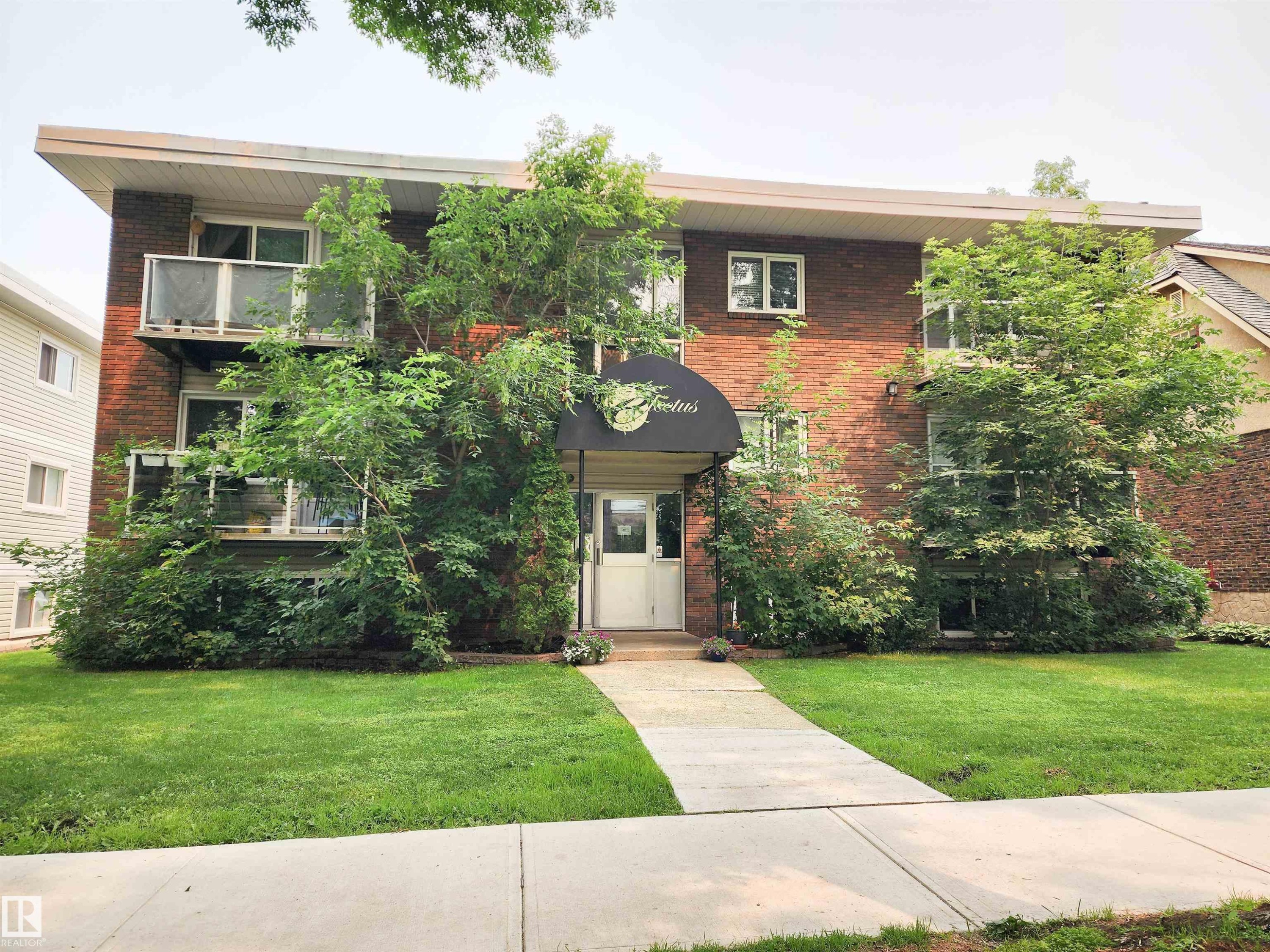 #1 10710 84 Av Nw, Edmonton, AB - Outdoor