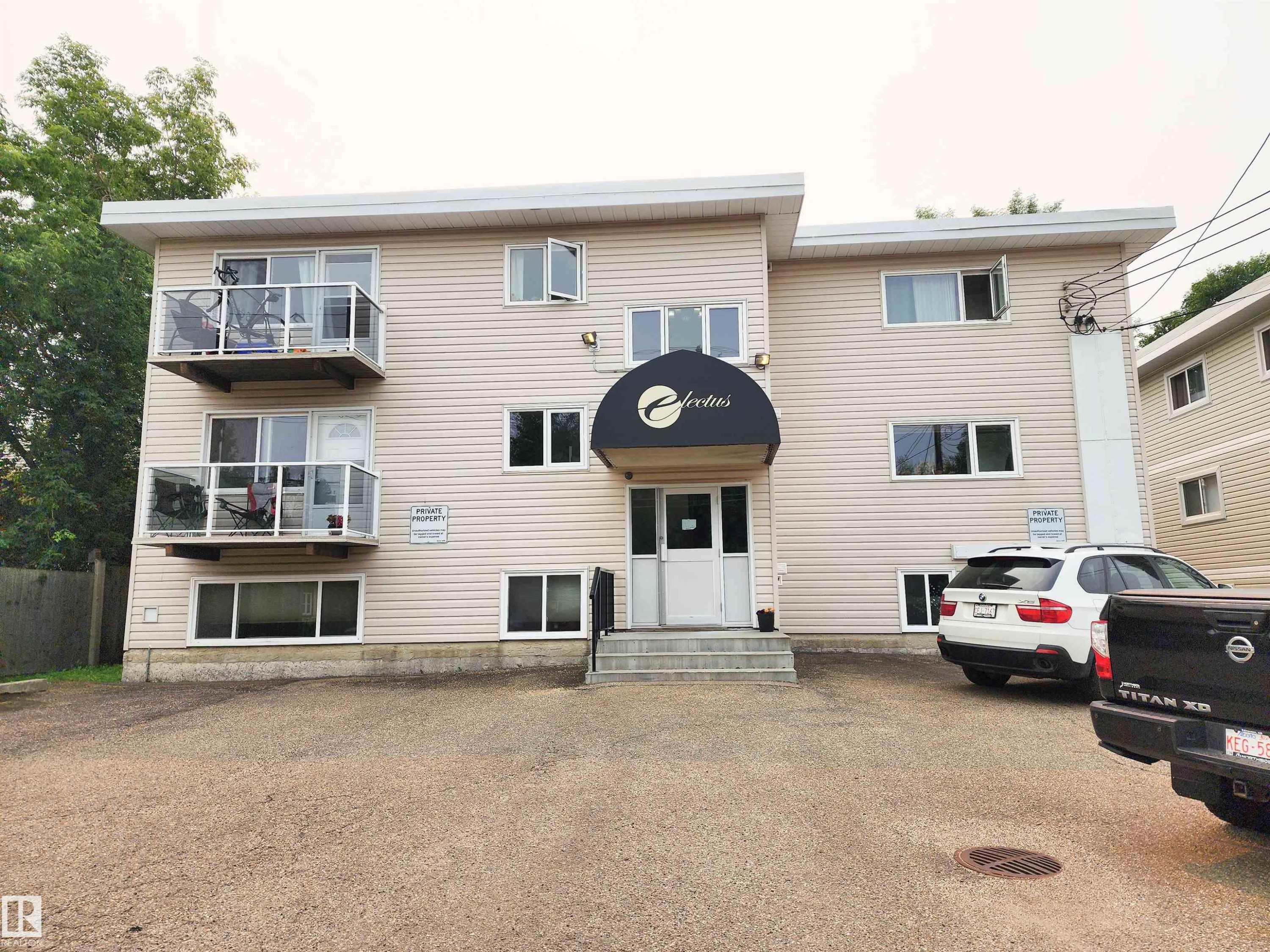 #1 10710 84 Av Nw, Edmonton, AB - Outdoor