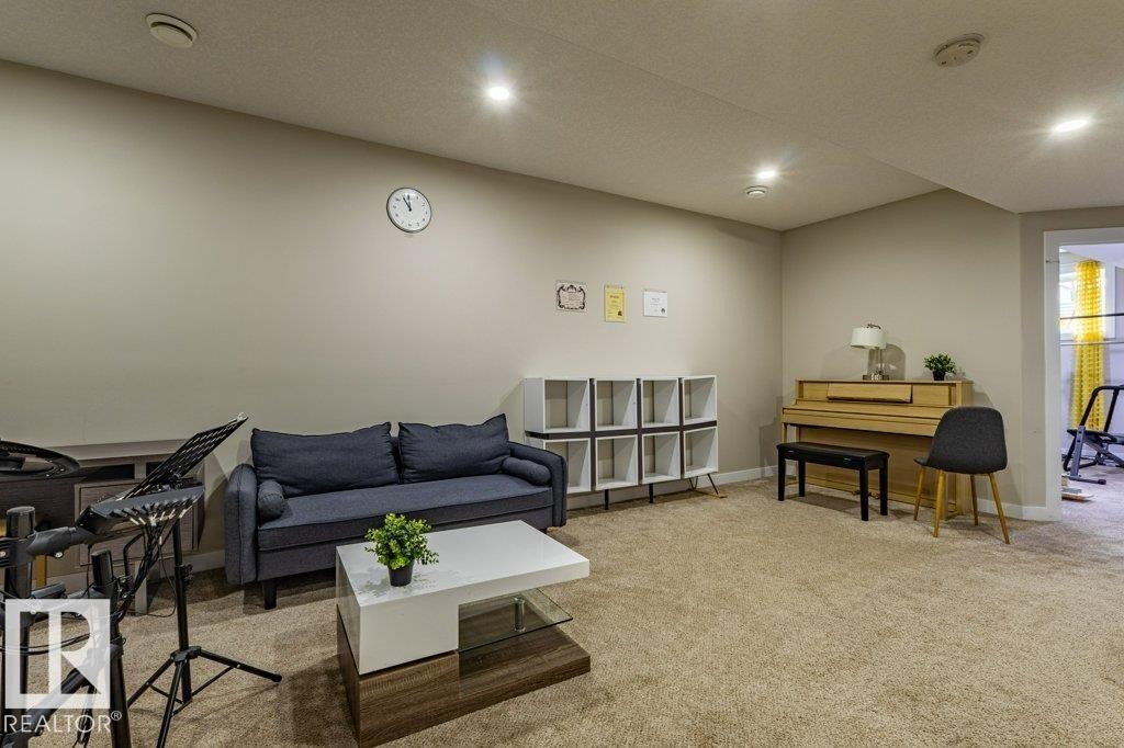 9372 Cooper Bend Sw, Edmonton, AB - Indoor Photo Showing Other Room