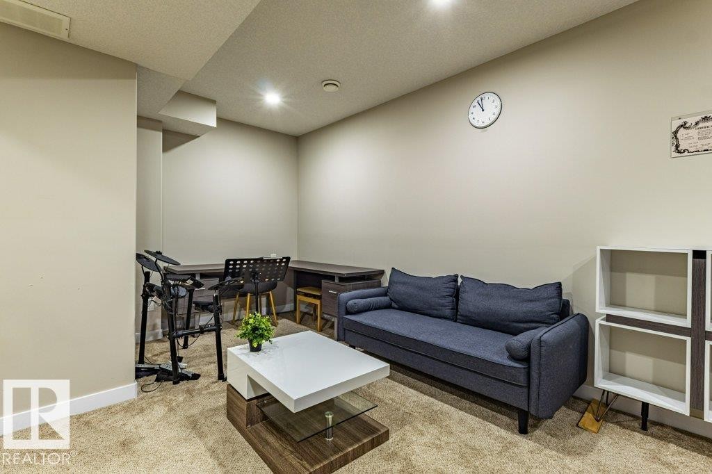 9372 Cooper Bend Sw, Edmonton, AB - Indoor