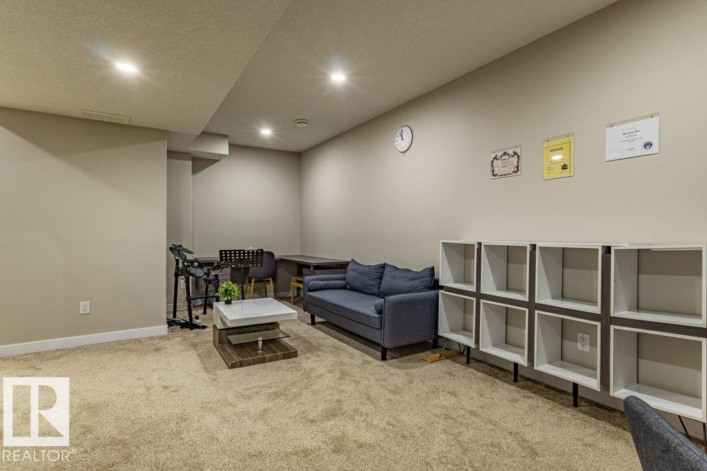 9372 Cooper Bend Sw, Edmonton, AB - Indoor Photo Showing Other Room