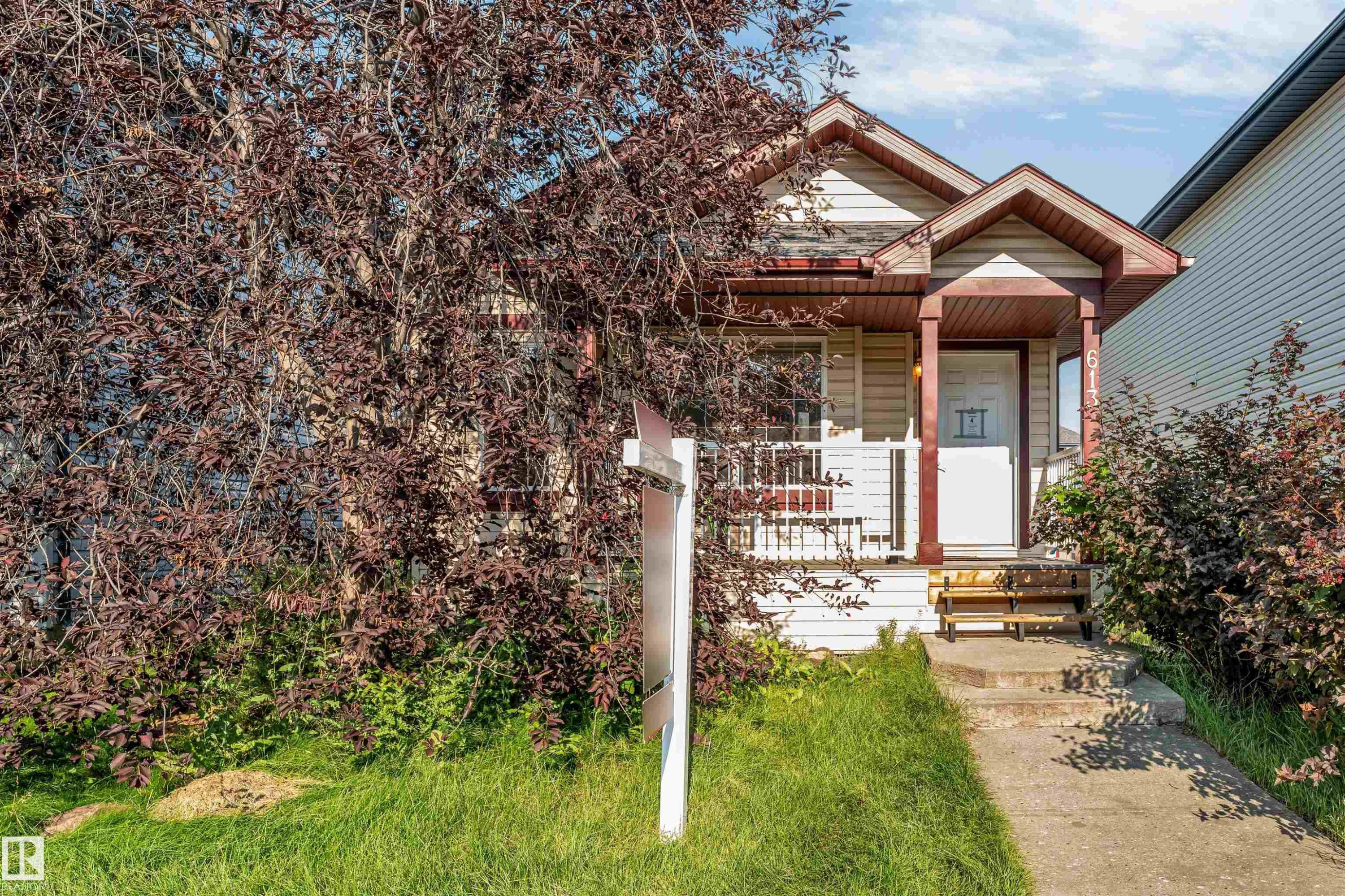 613 83 Street Sw, Edmonton, AB - Outdoor