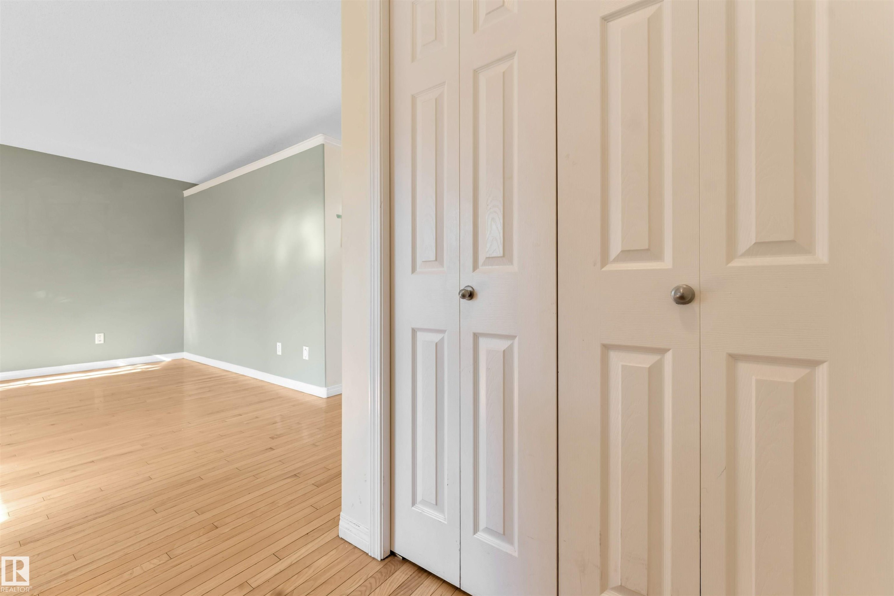 613 83 Street Sw, Edmonton, AB - Indoor Photo Showing Other Room
