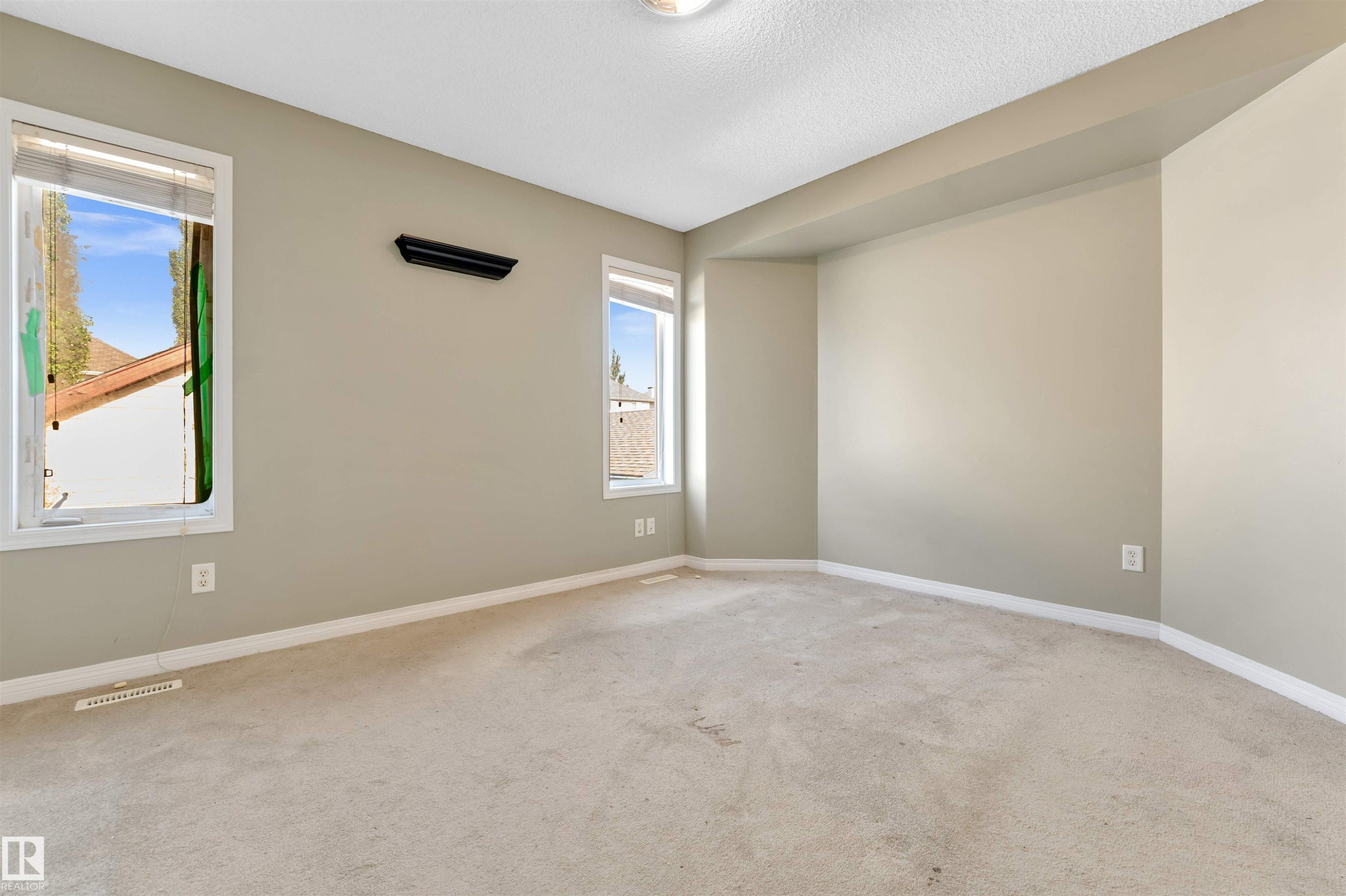613 83 Street Sw, Edmonton, AB - Indoor Photo Showing Other Room