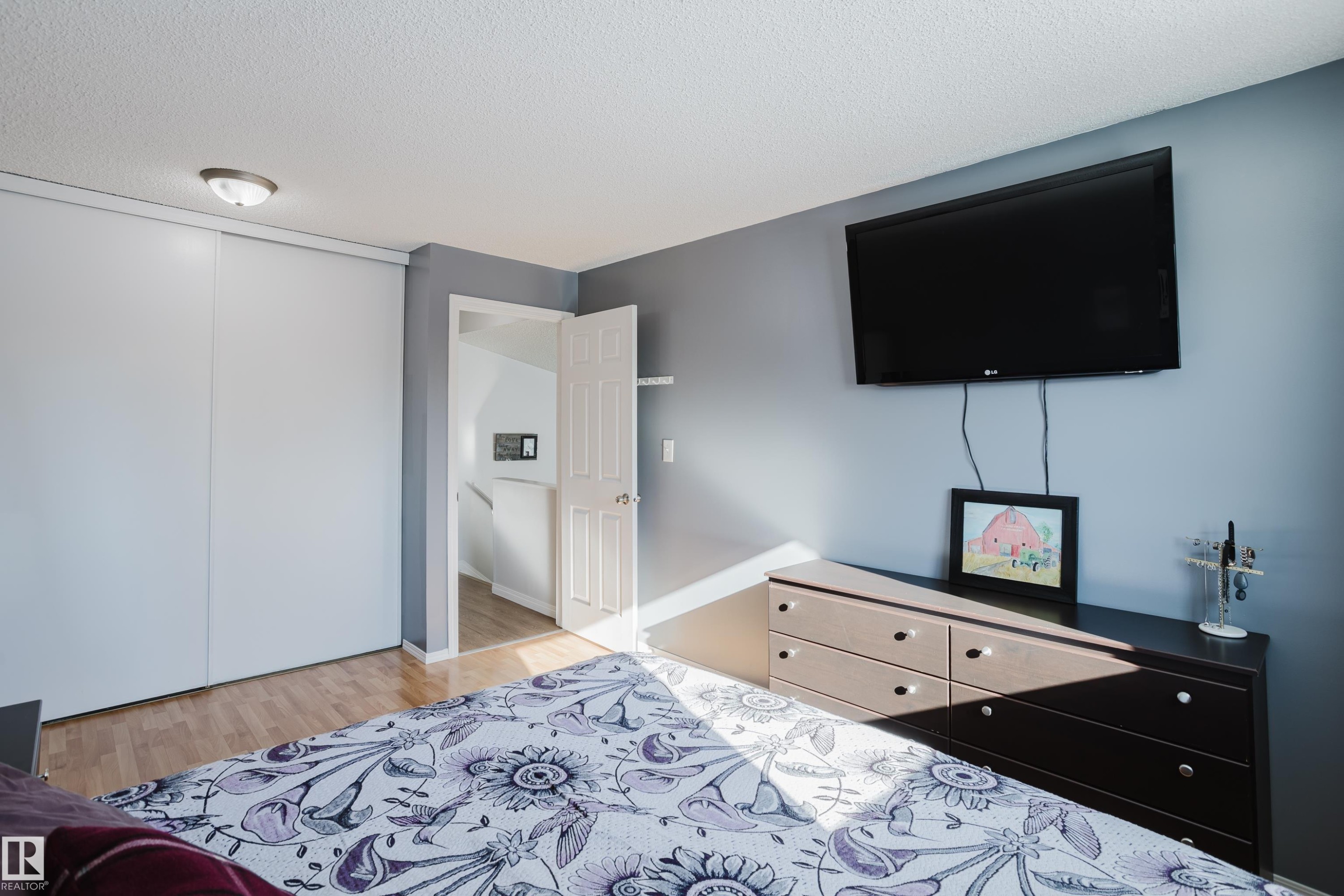6 Kiniski Crescent Nw, Edmonton, AB - Indoor Photo Showing Bedroom