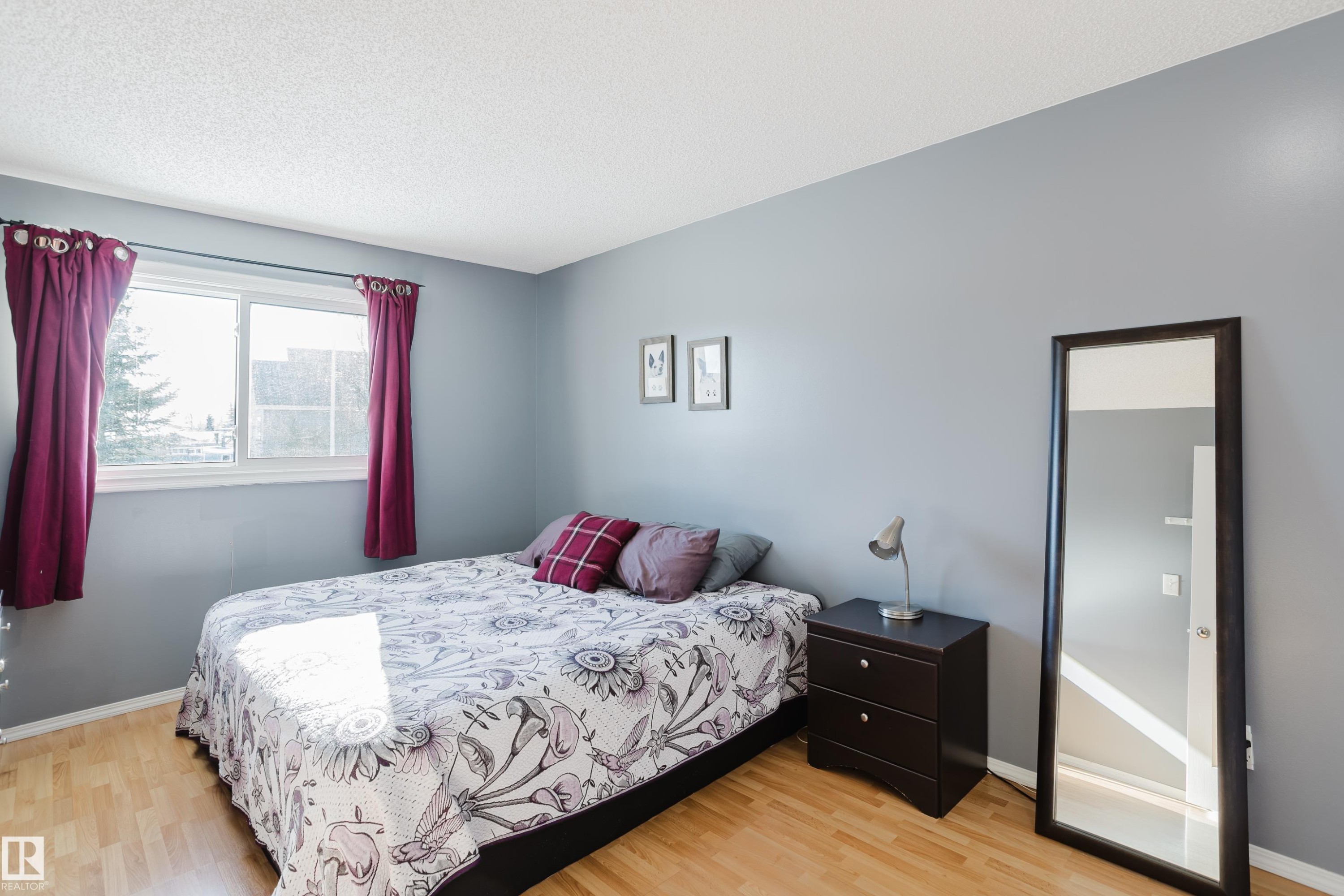 6 Kiniski Crescent Nw, Edmonton, AB - Indoor Photo Showing Bedroom