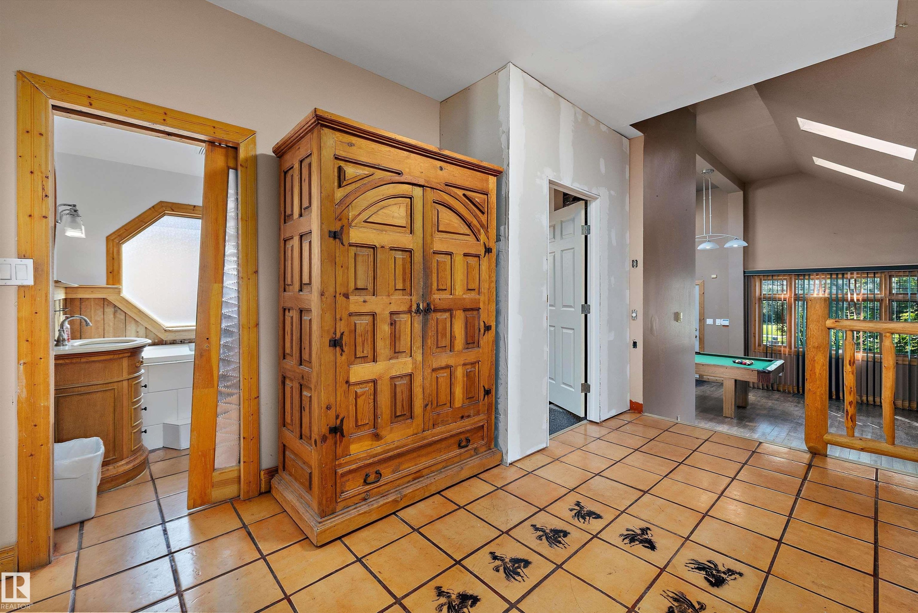 11253 89 Street Nw, Edmonton, AB - Indoor Photo Showing Other Room