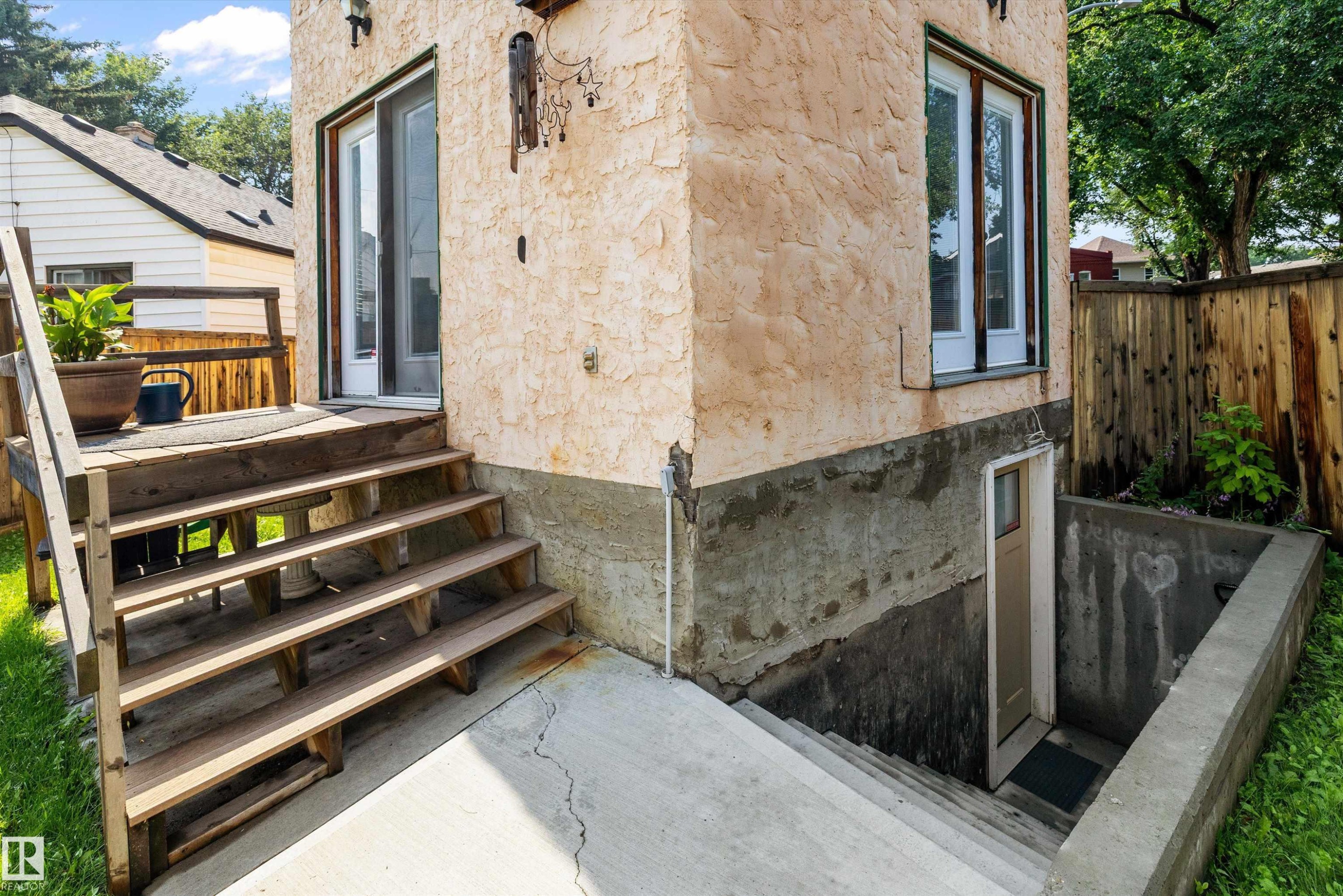 11253 89 Street Nw, Edmonton, AB - Outdoor With Exterior