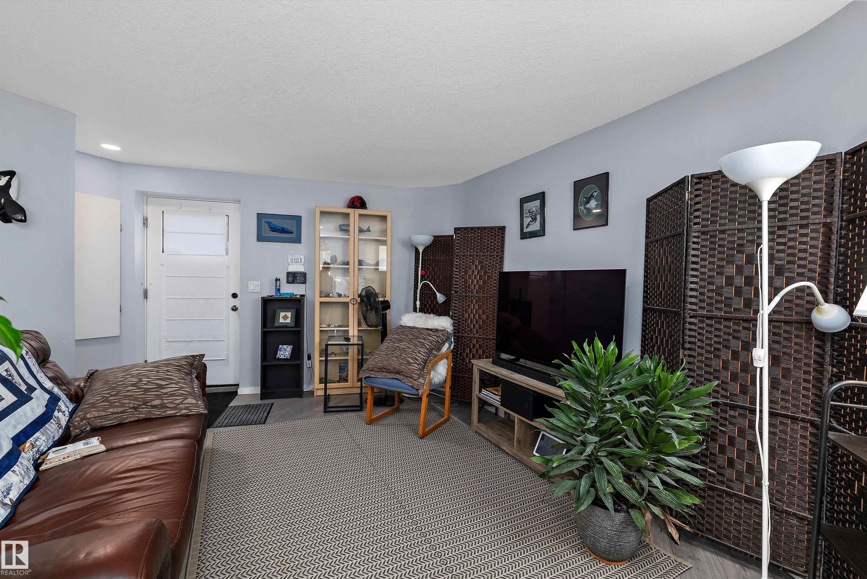11253 89 Street Nw, Edmonton, AB - Indoor