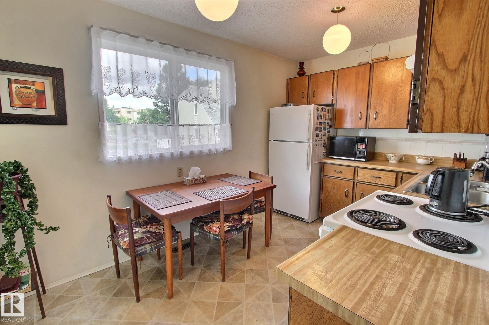 14626 52 Street Nw, Edmonton, AB