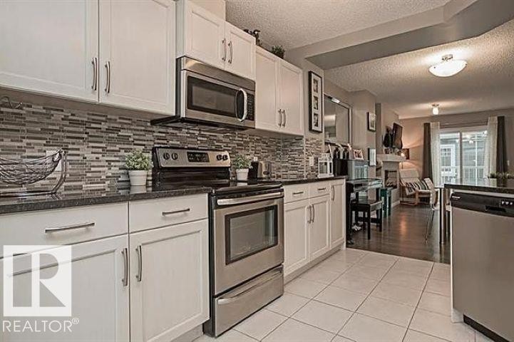 #95 4050 Savaryn Dr Sw, Edmonton, AB - Indoor Photo Showing Kitchen With Upgraded Kitchen