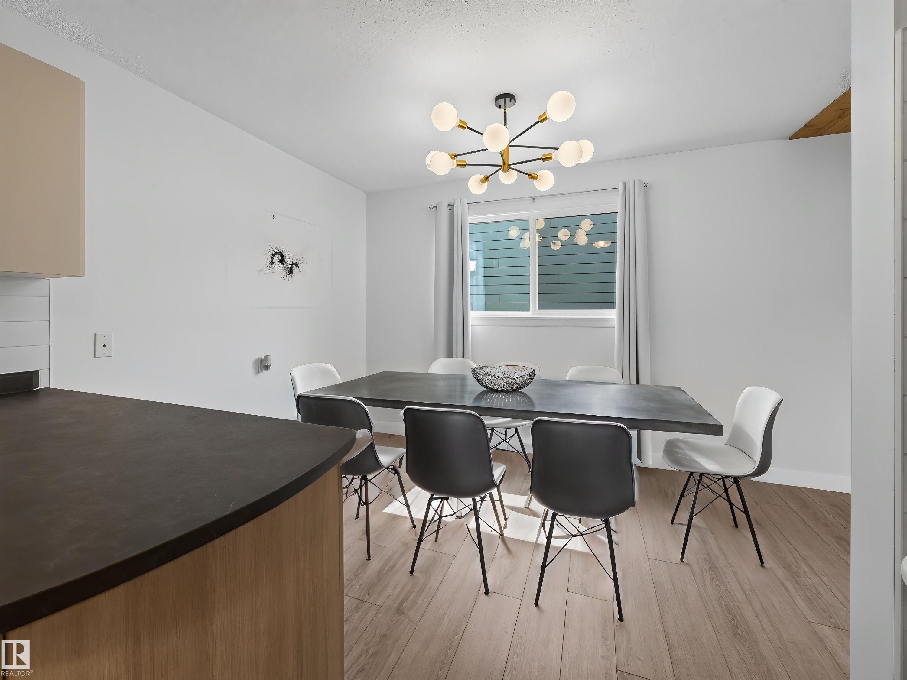 10136 81 Street Nw, Edmonton, AB - Indoor Photo Showing Dining Room