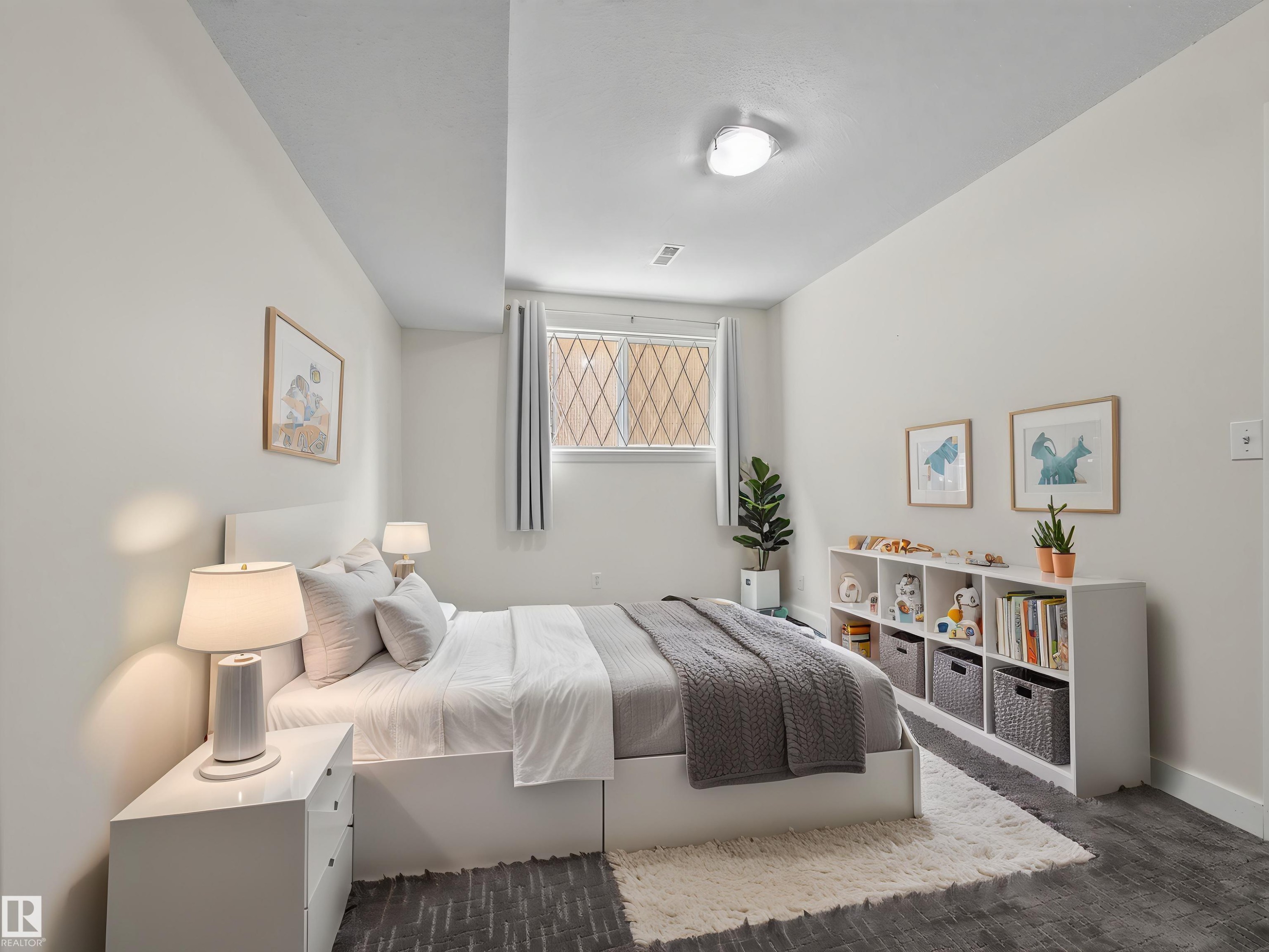 10136 81 Street Nw, Edmonton, AB - Indoor Photo Showing Bedroom