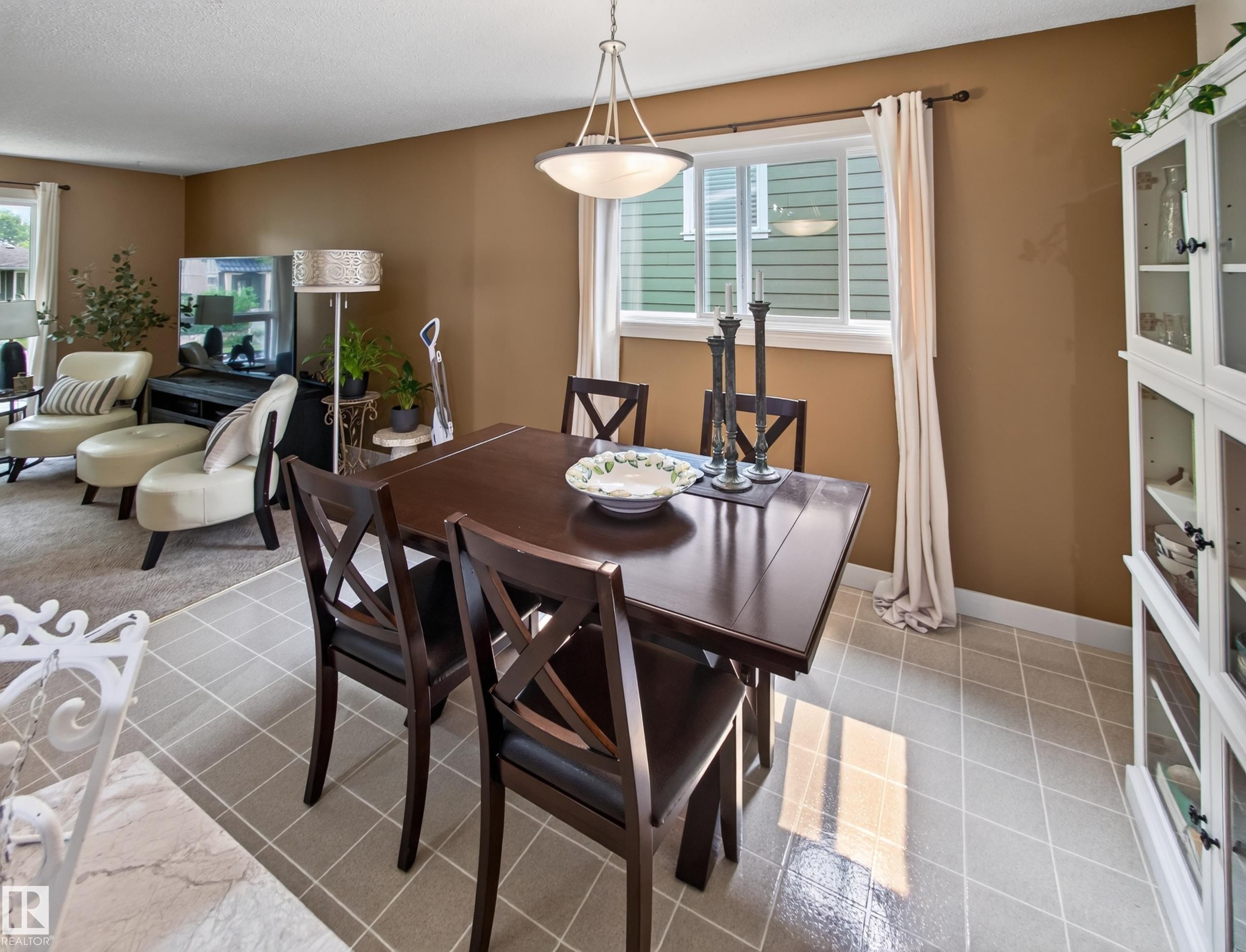 10136 81 Street Nw, Edmonton, AB - Indoor Photo Showing Dining Room