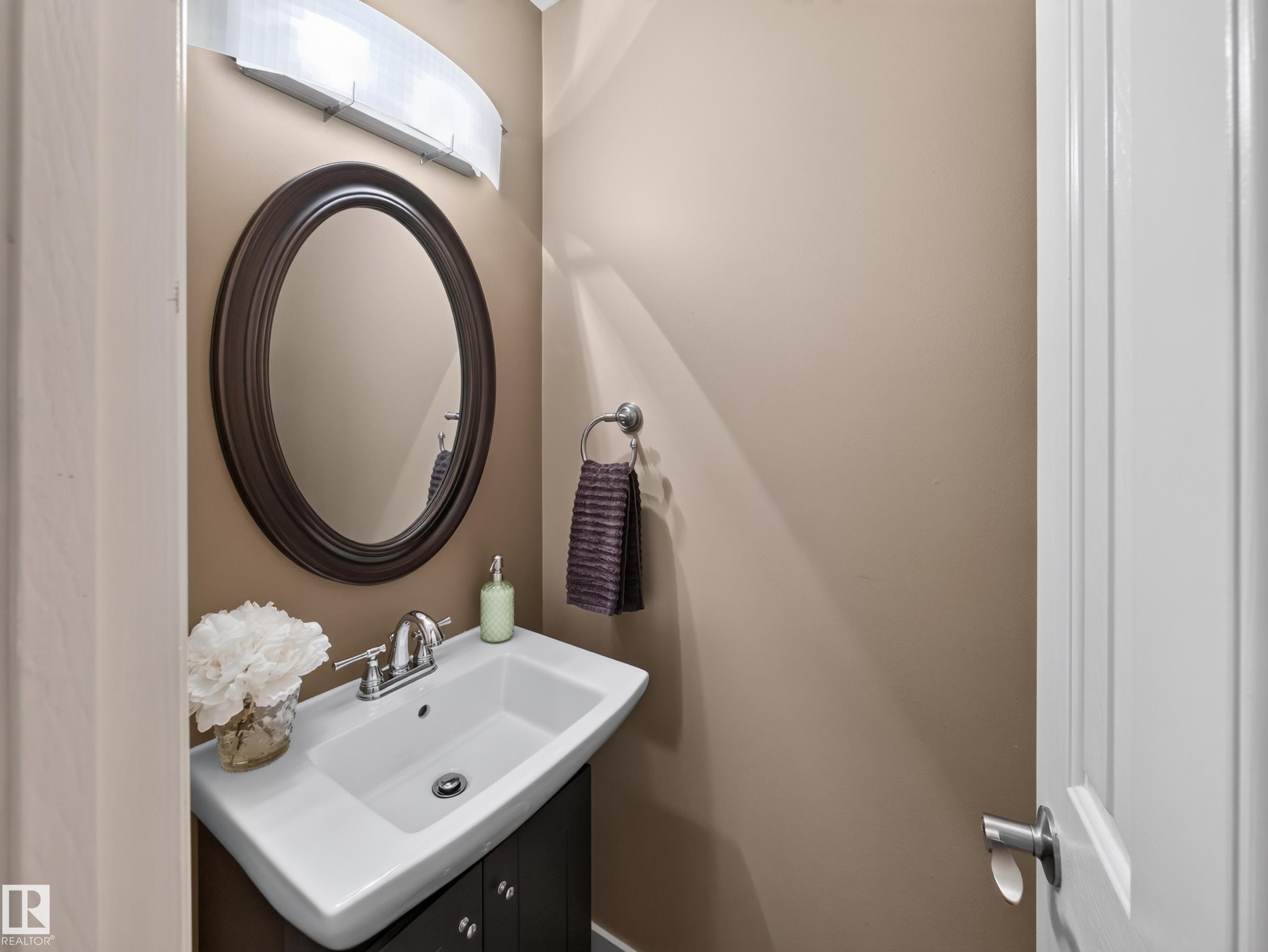 10136 81 Street Nw, Edmonton, AB - Indoor Photo Showing Bathroom