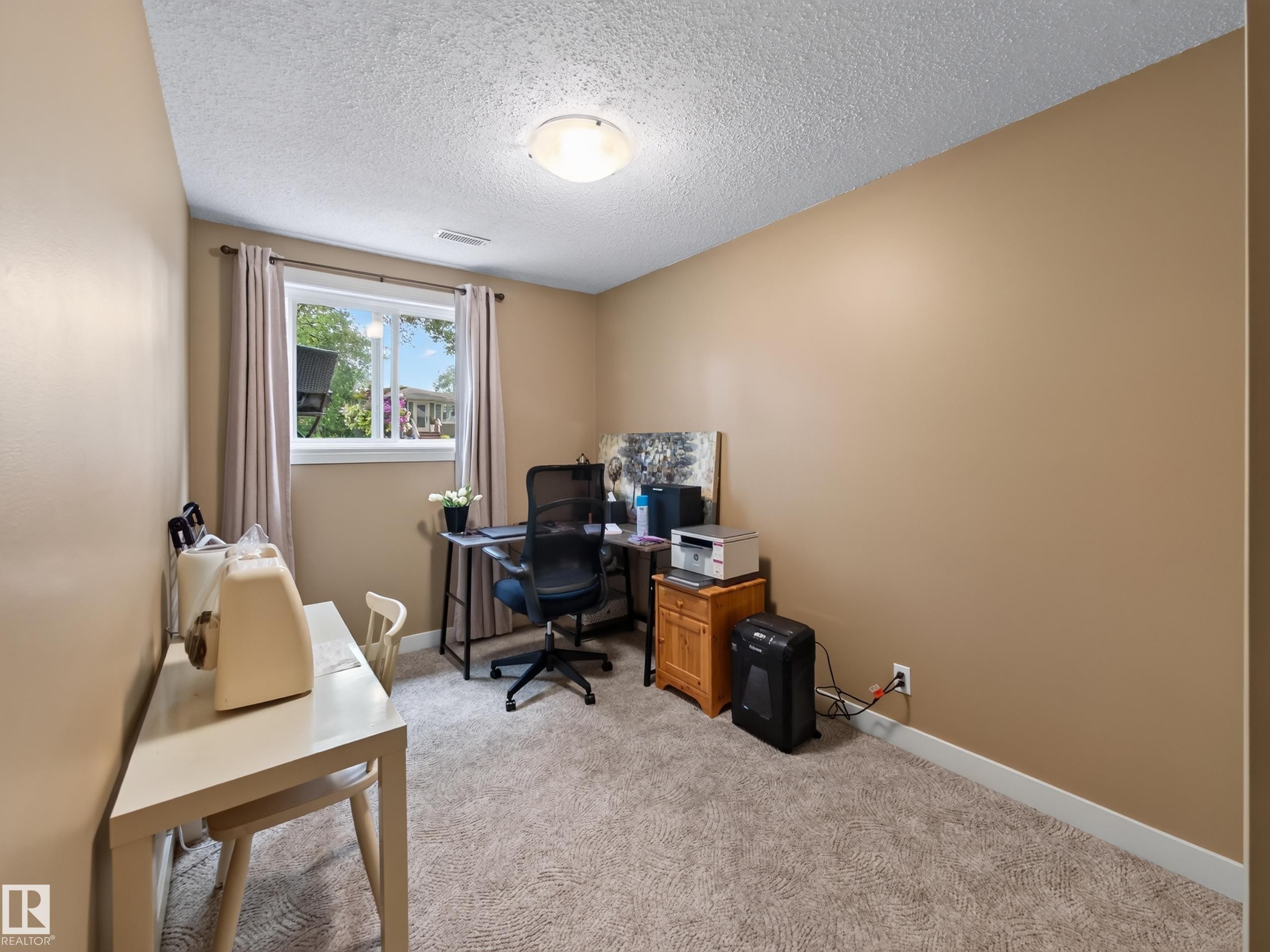 10136 81 Street Nw, Edmonton, AB - Indoor Photo Showing Office