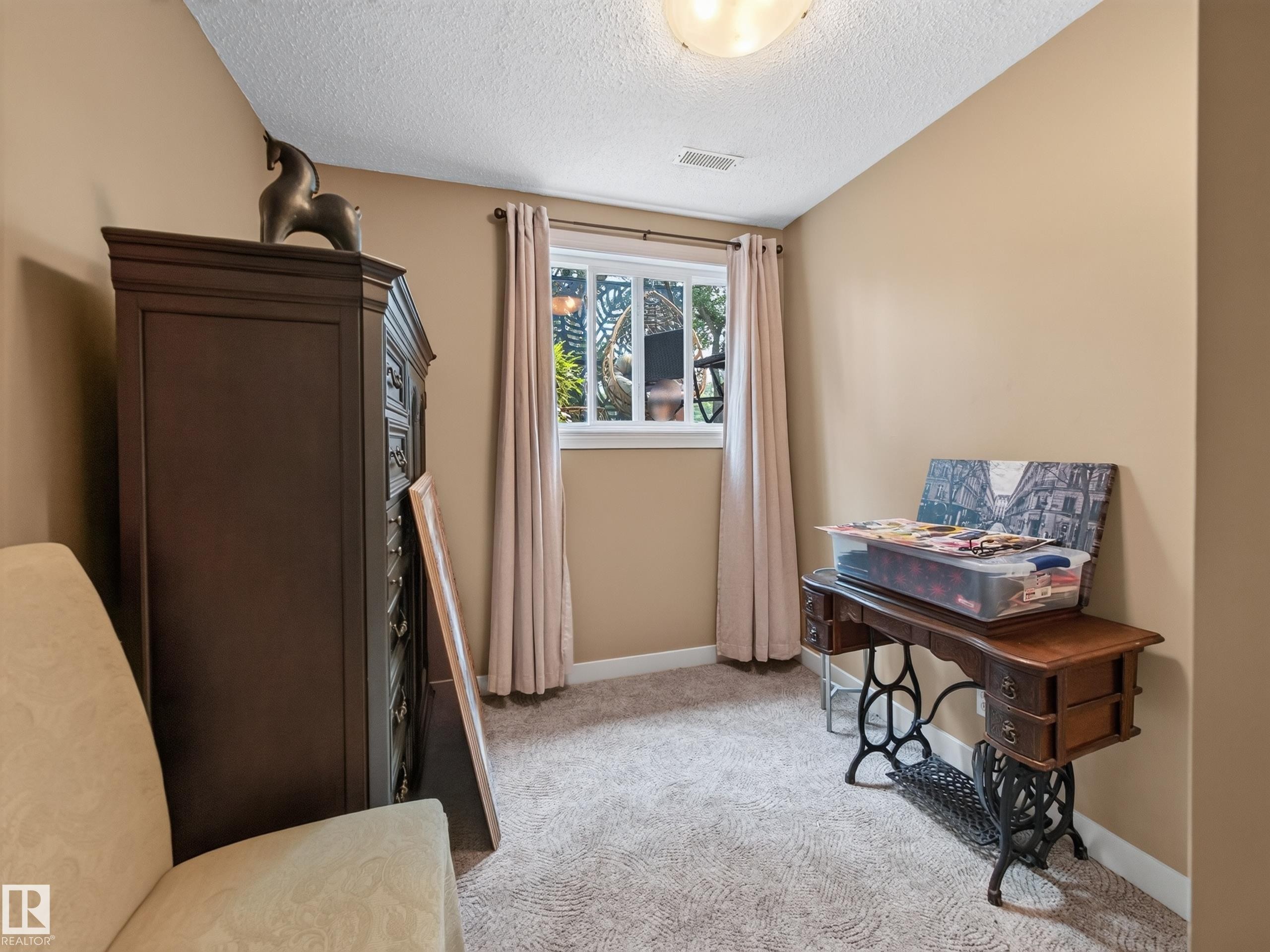 10136 81 Street Nw, Edmonton, AB - Indoor Photo Showing Other Room
