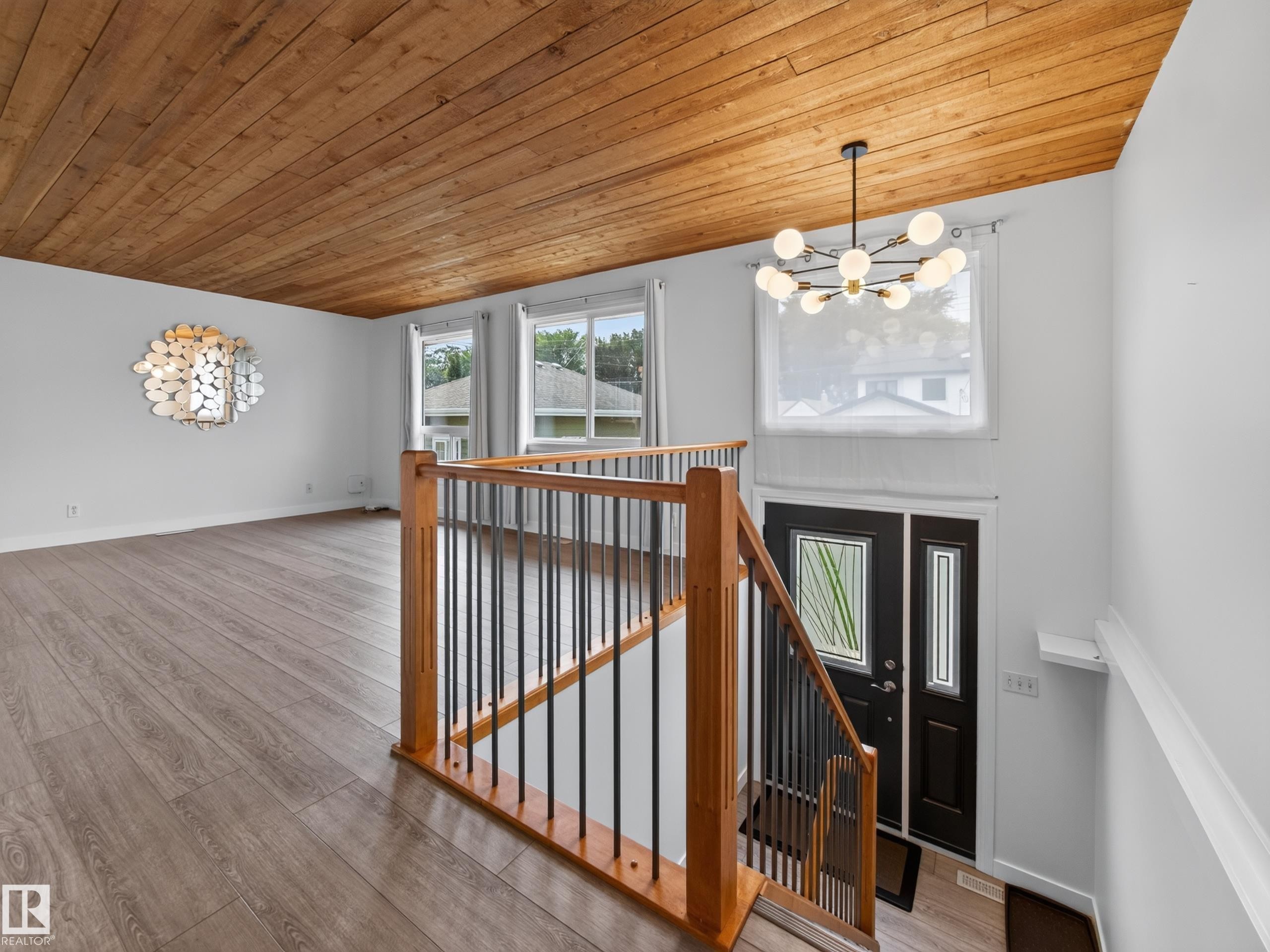 10136 81 Street Nw, Edmonton, AB - Indoor Photo Showing Other Room