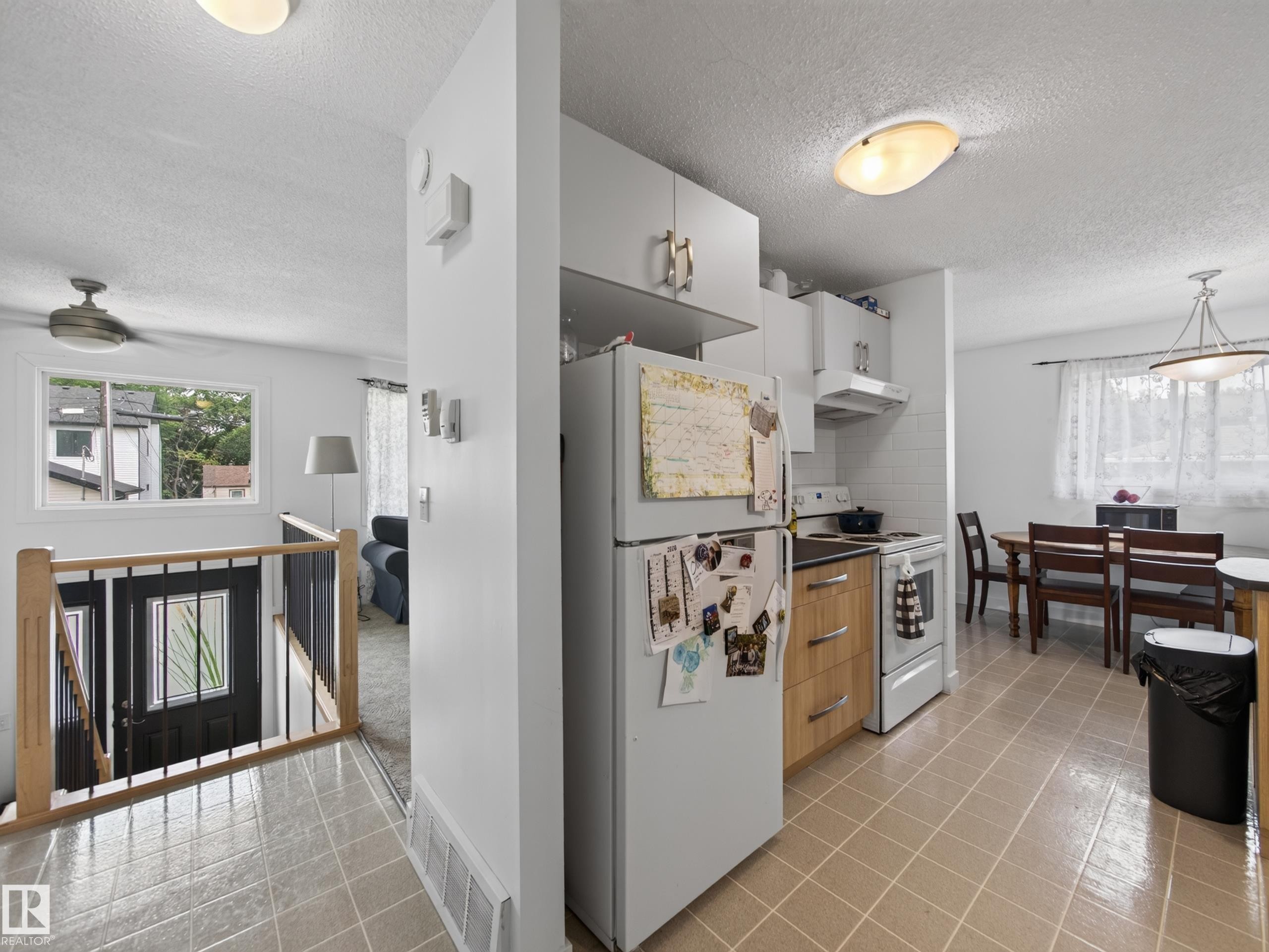 10136 81 Street Nw, Edmonton, AB - Indoor Photo Showing Kitchen