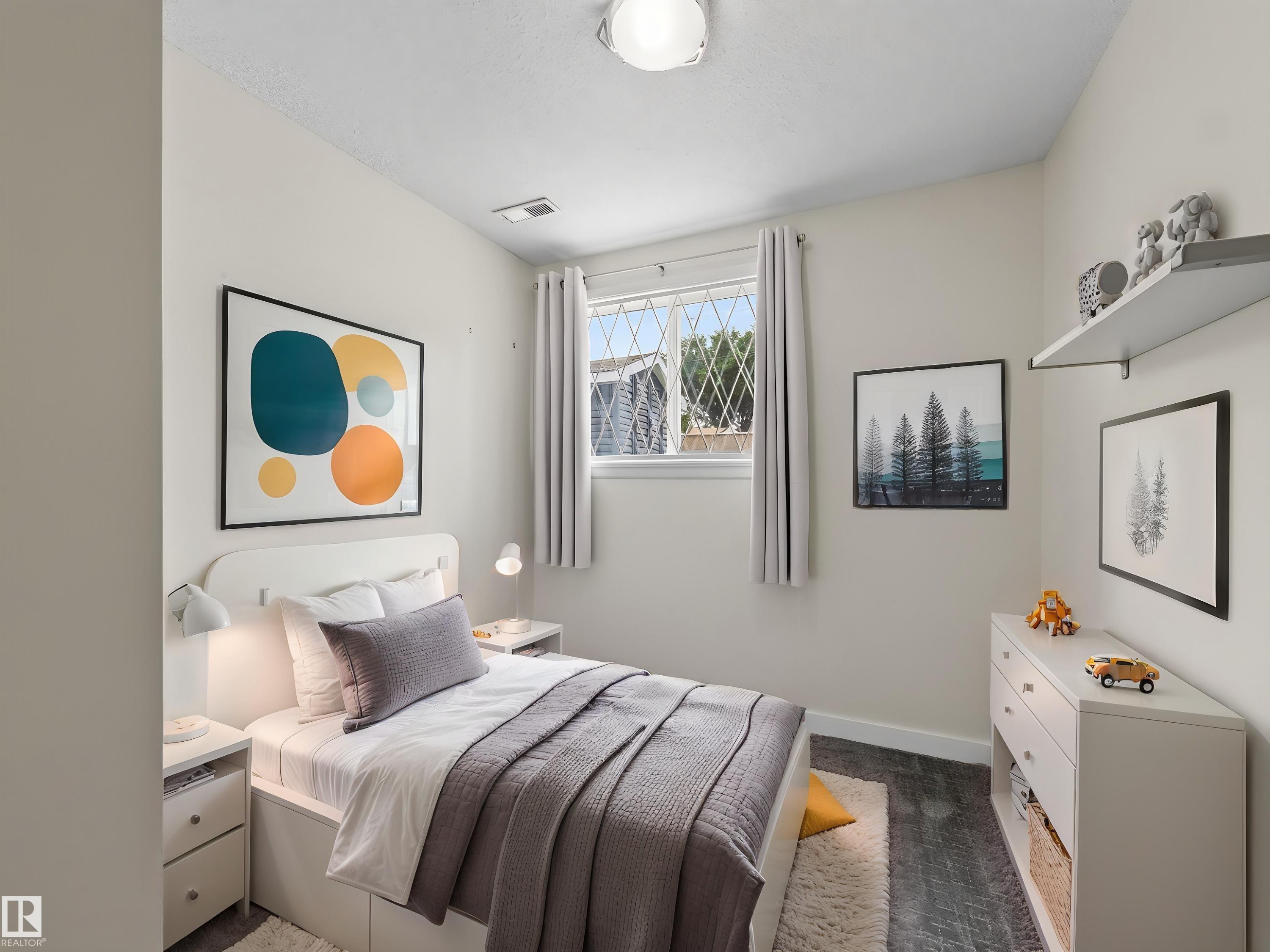 10136 81 Street Nw, Edmonton, AB - Indoor Photo Showing Bedroom