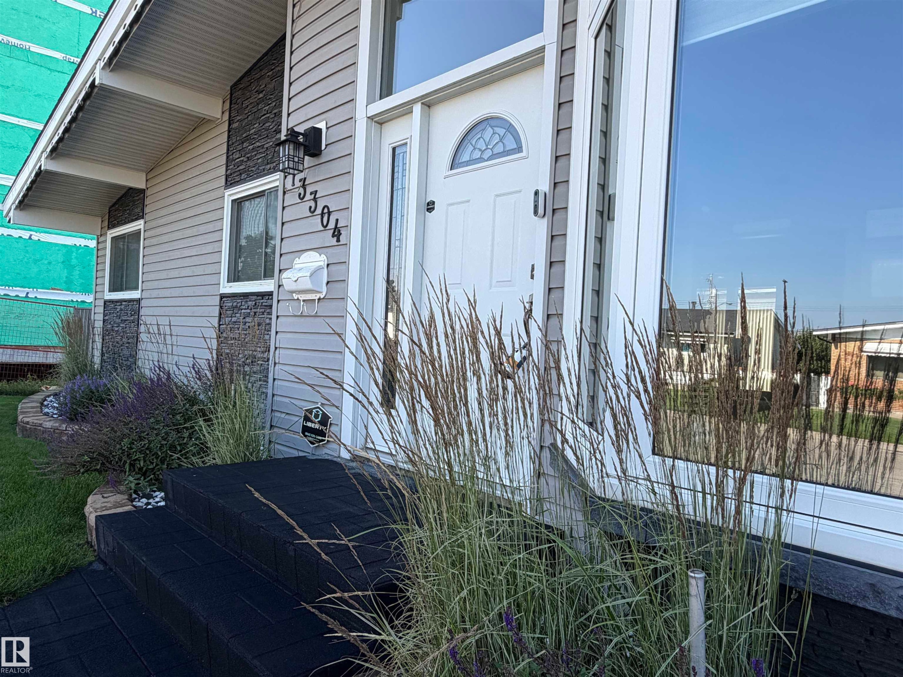 13304 70 Street Nw, Edmonton, AB - Outdoor