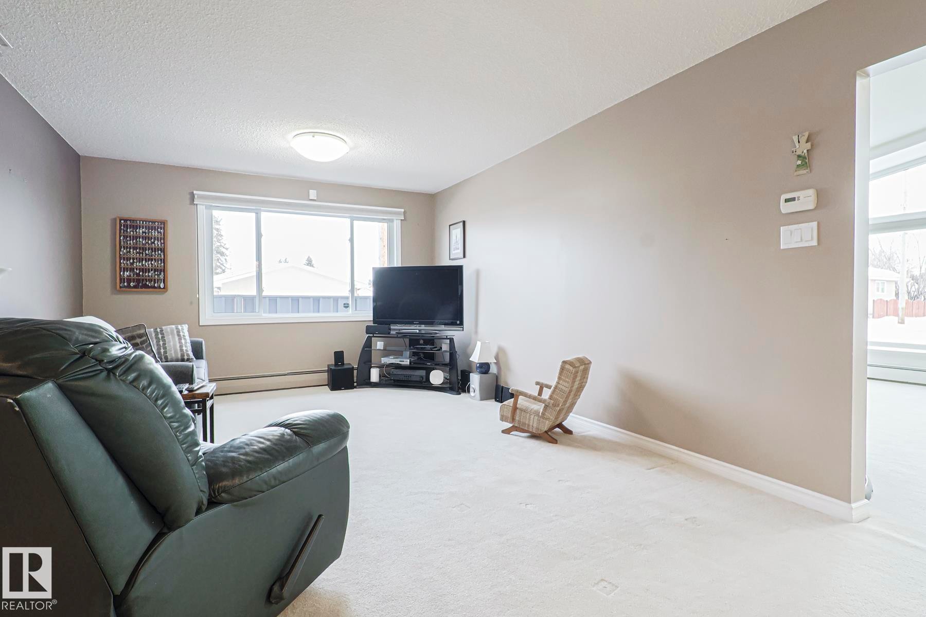 13304 70 Street Nw, Edmonton, AB - Indoor Photo Showing Other Room