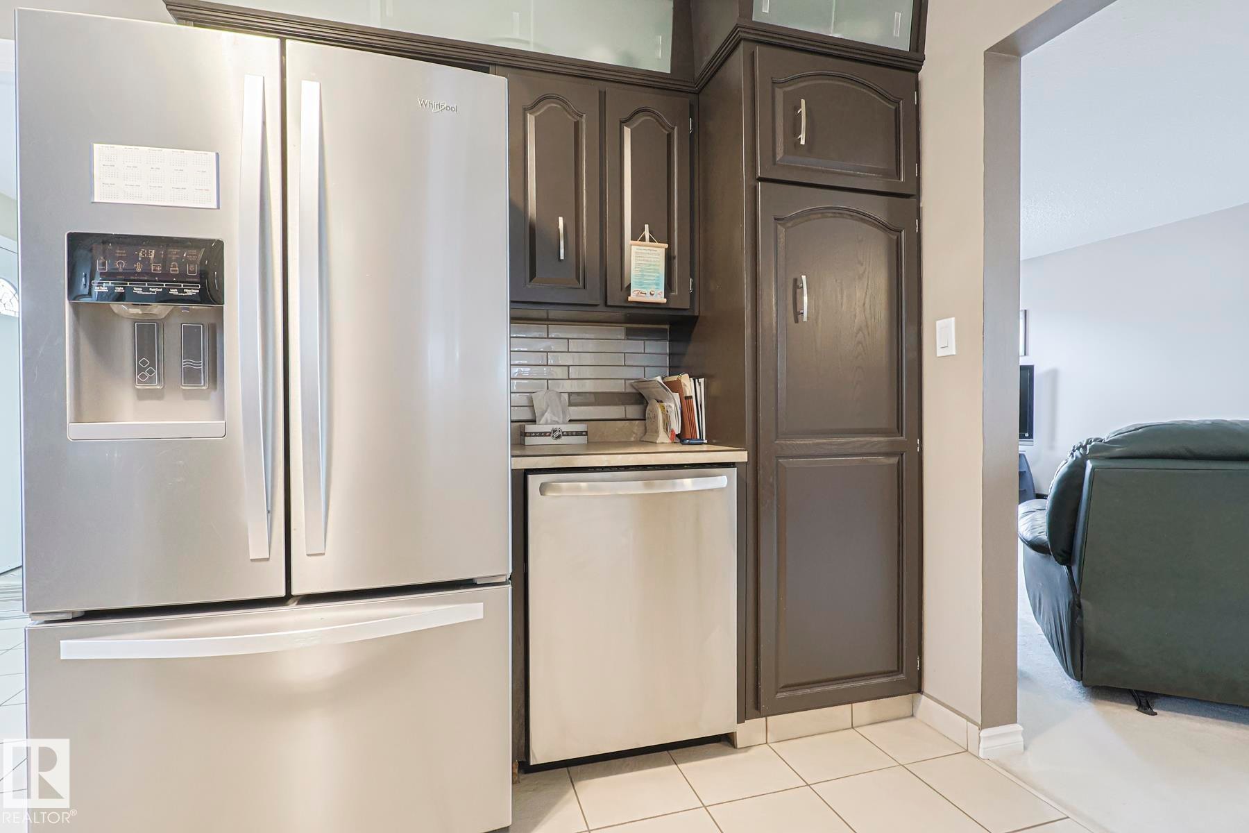 13304 70 Street Nw, Edmonton, AB - Indoor Photo Showing Kitchen