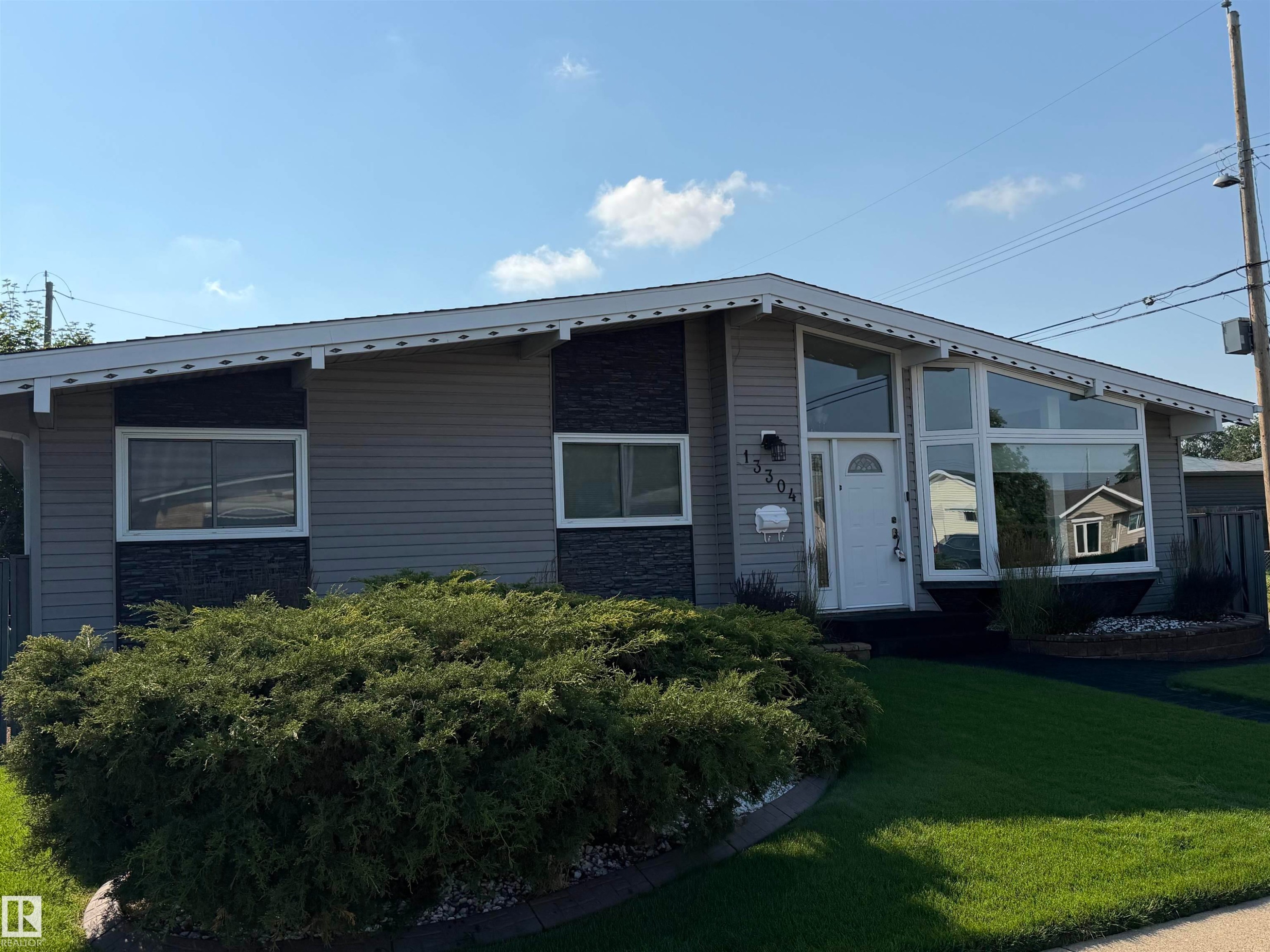 13304 70 Street Nw, Edmonton, AB - Outdoor