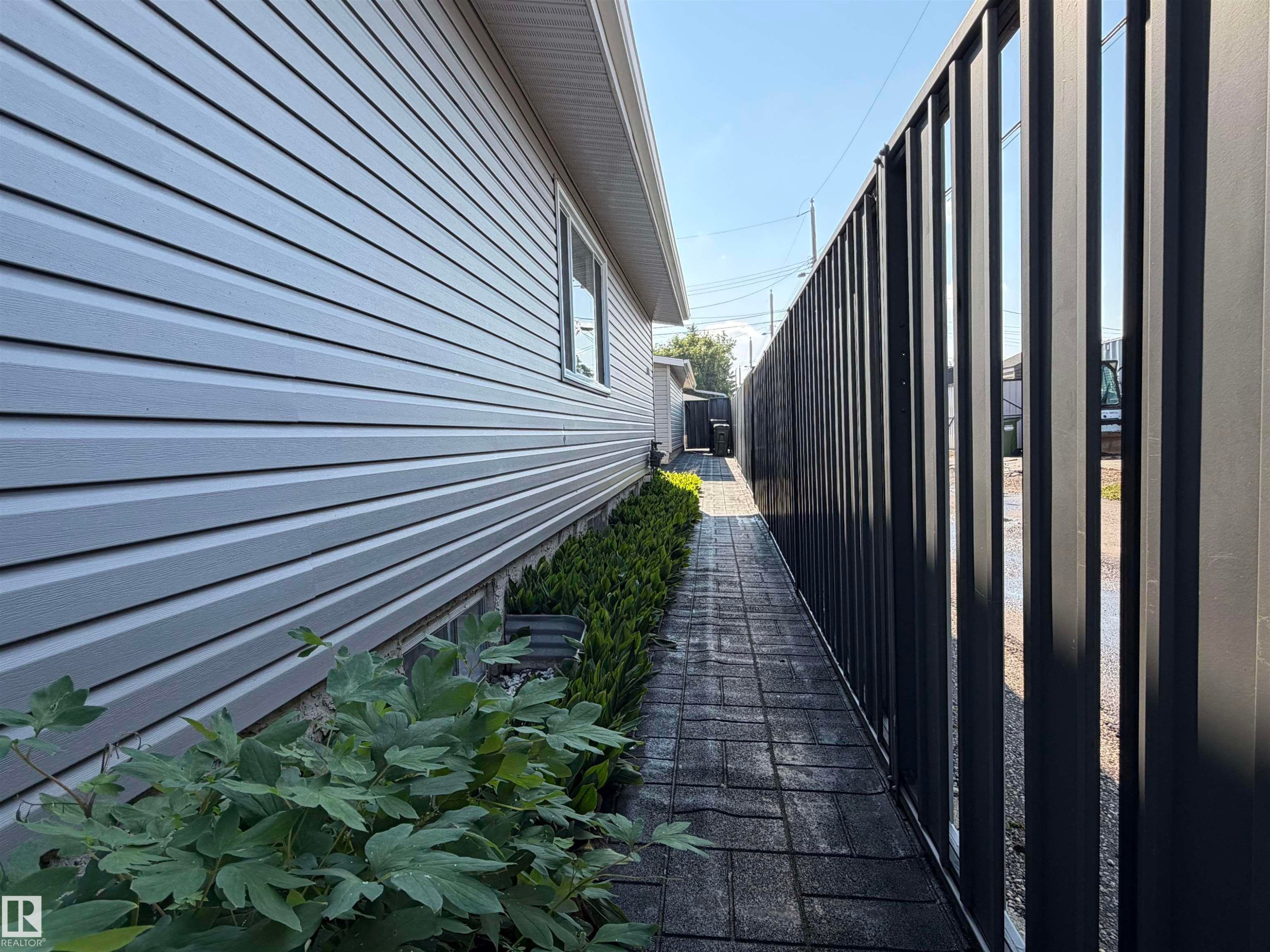 13304 70 Street Nw, Edmonton, AB - Outdoor