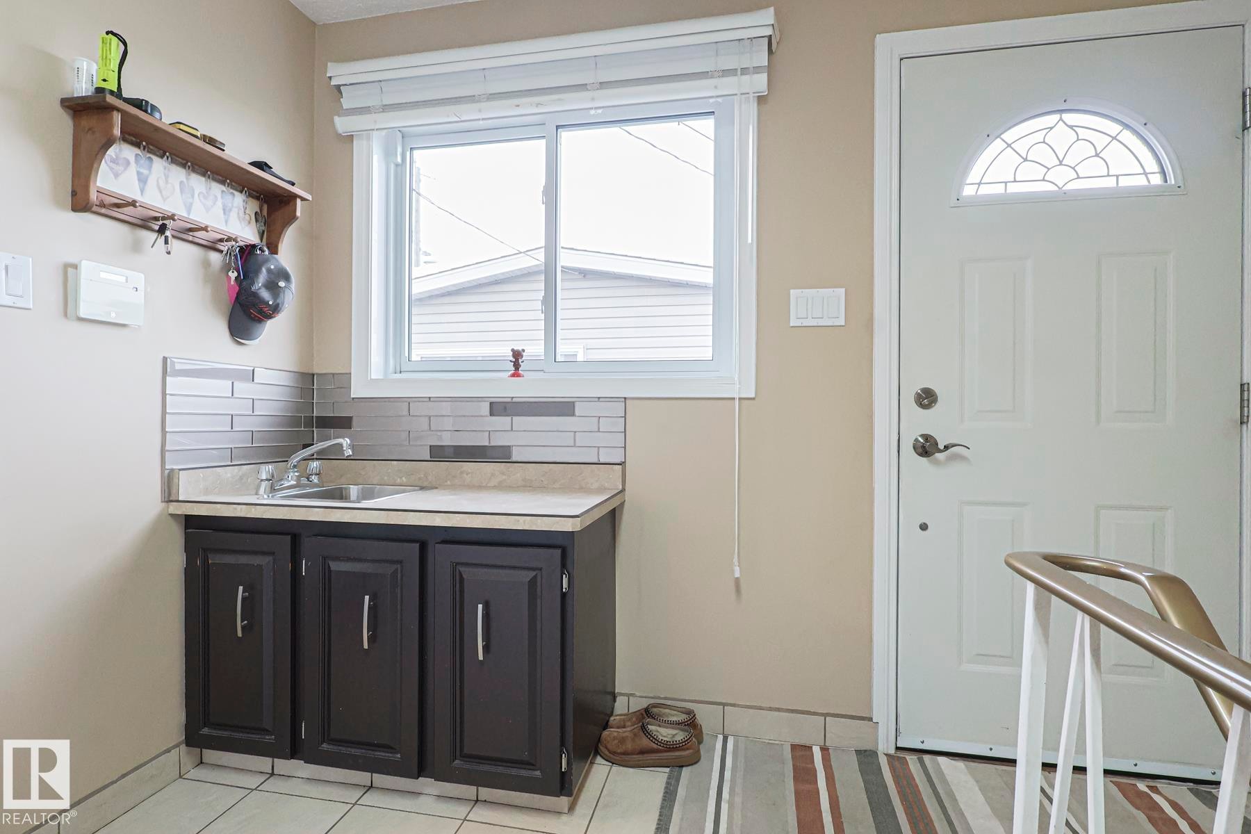 13304 70 Street Nw, Edmonton, AB - Indoor