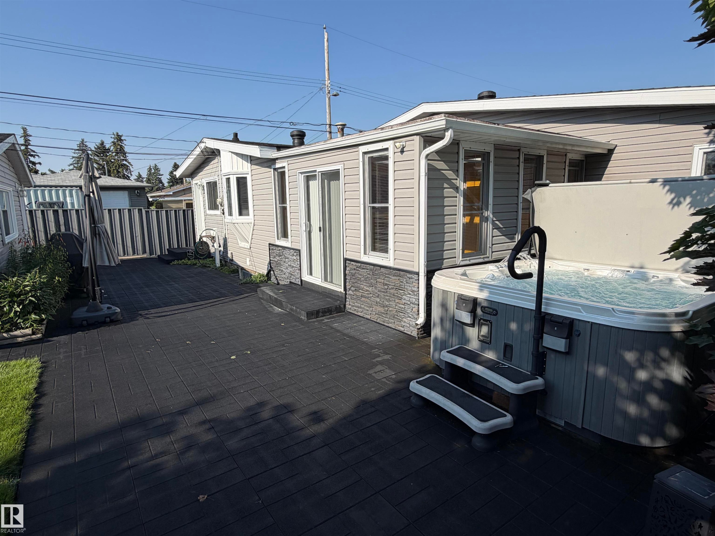 13304 70 Street Nw, Edmonton, AB - Outdoor