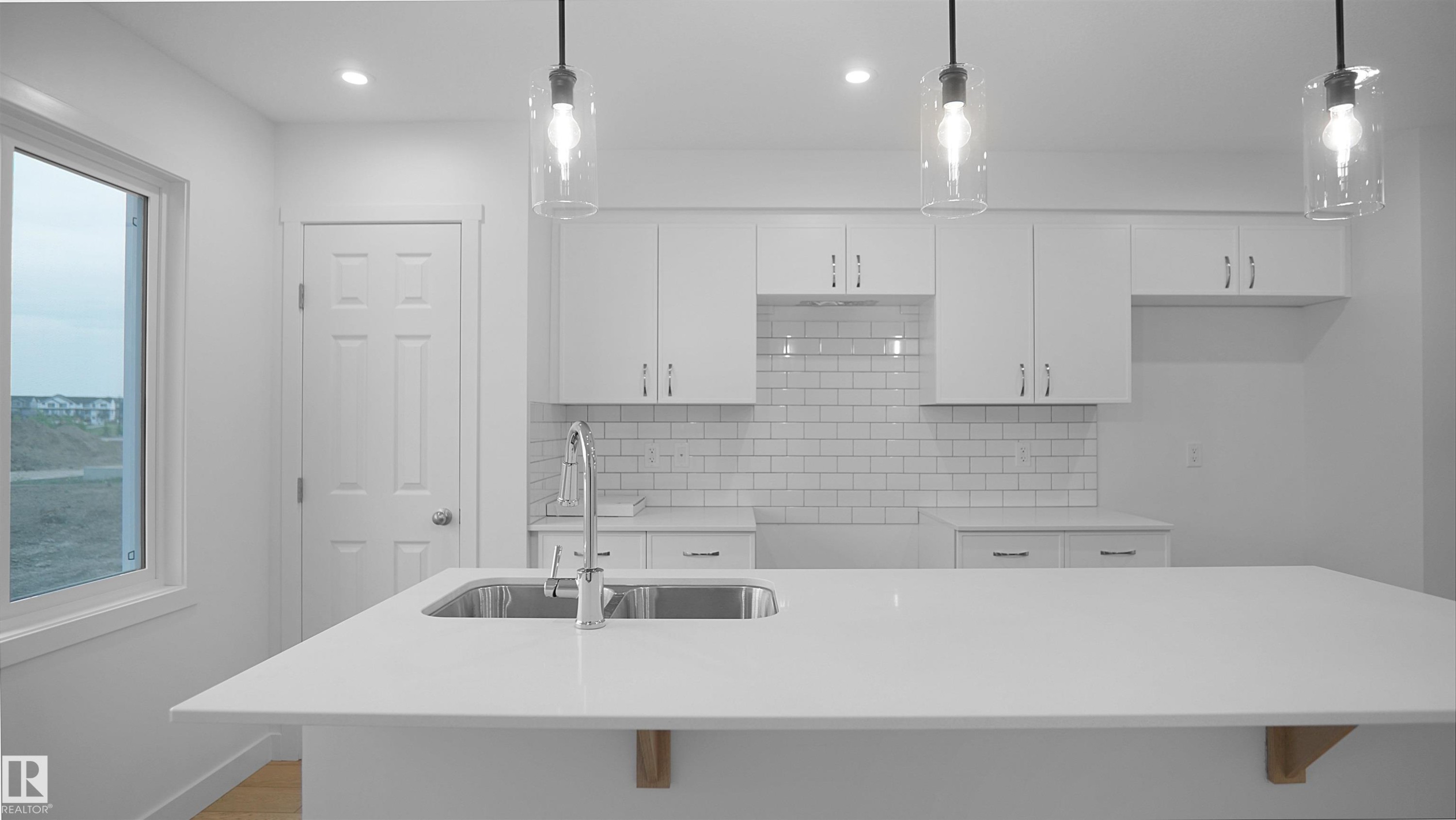 7391 Keeler Crescent Sw, Edmonton, AB - Indoor Photo Showing Kitchen With Upgraded Kitchen