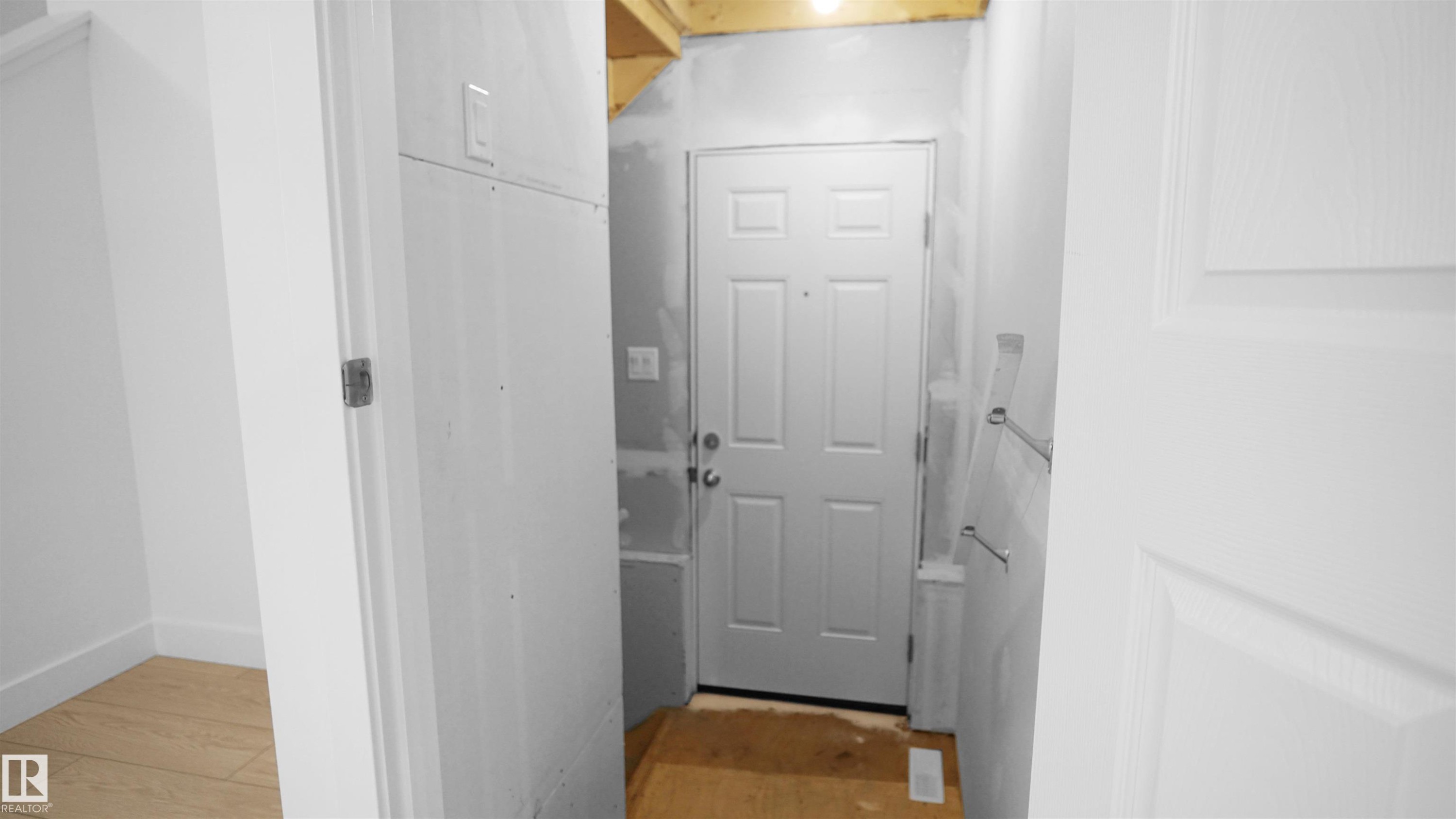 7391 Keeler Crescent Sw, Edmonton, AB - Indoor Photo Showing Other Room