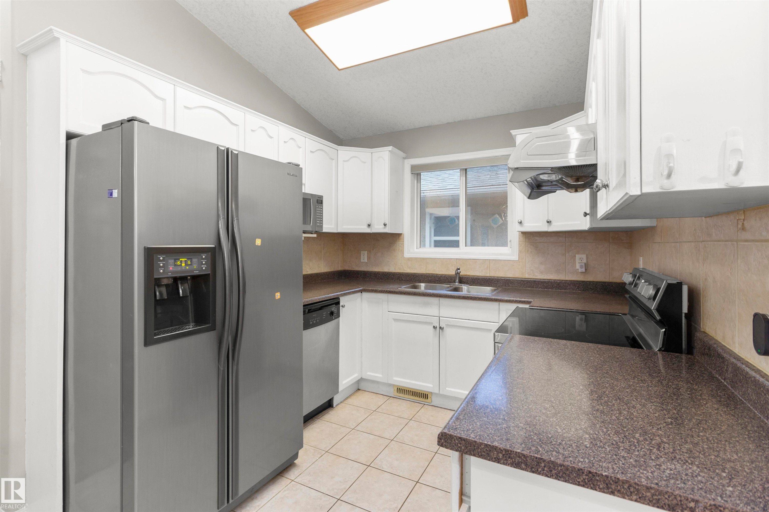 11517 83 Street Nw, Edmonton, AB - Indoor Photo Showing Kitchen With Double Sink