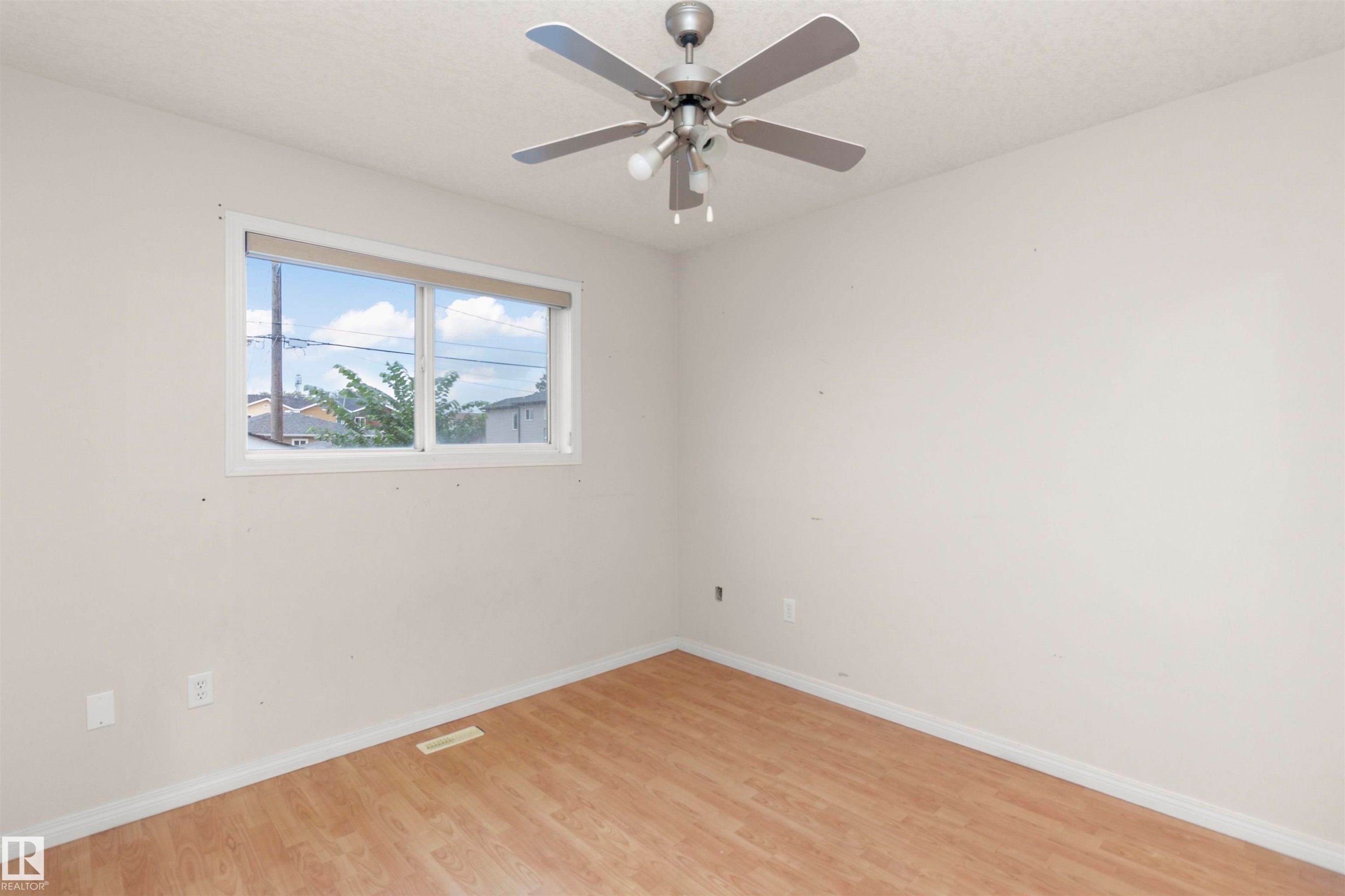 11517 83 Street Nw, Edmonton, AB - Indoor Photo Showing Other Room