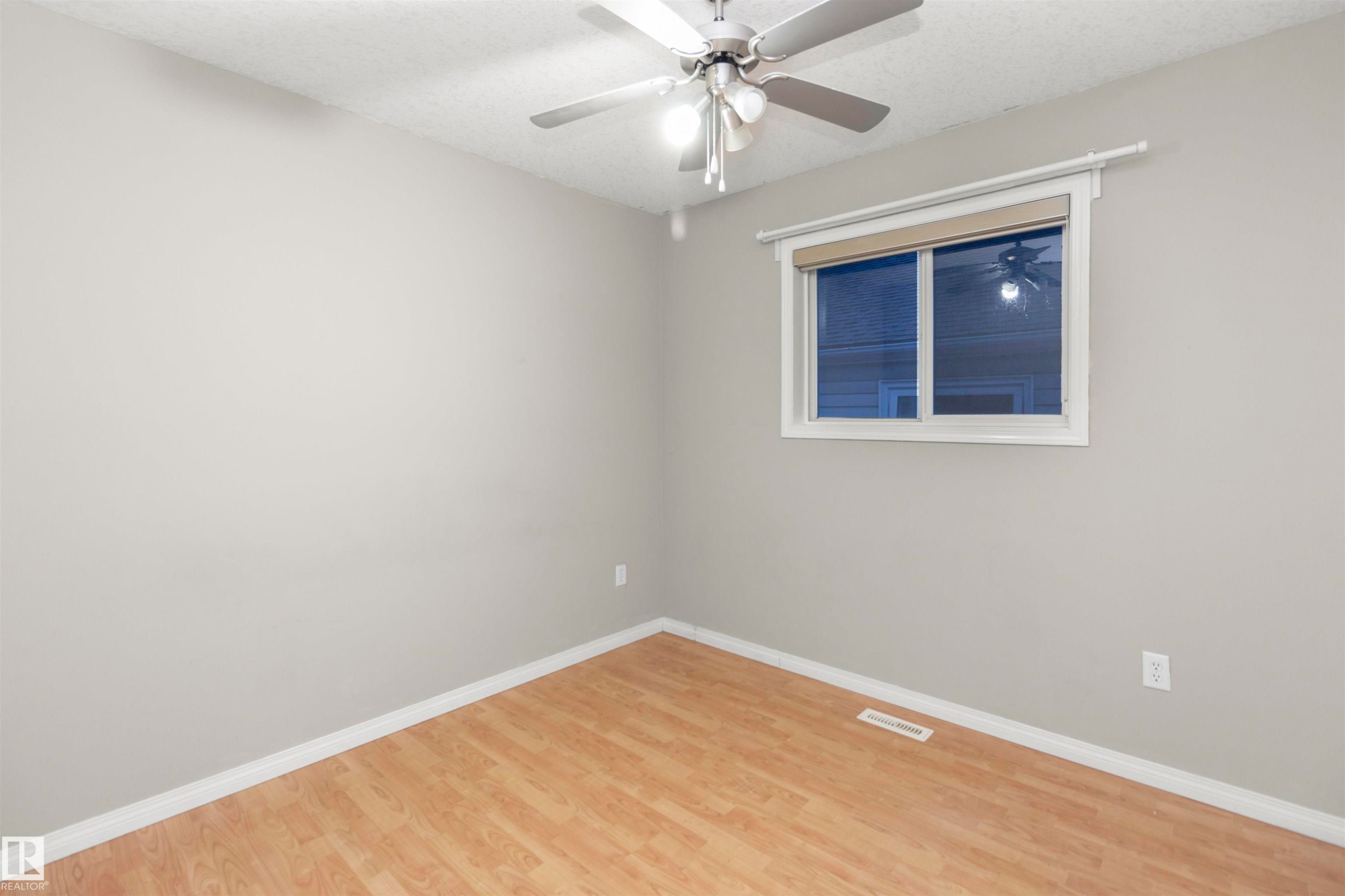 11517 83 Street Nw, Edmonton, AB - Indoor Photo Showing Other Room