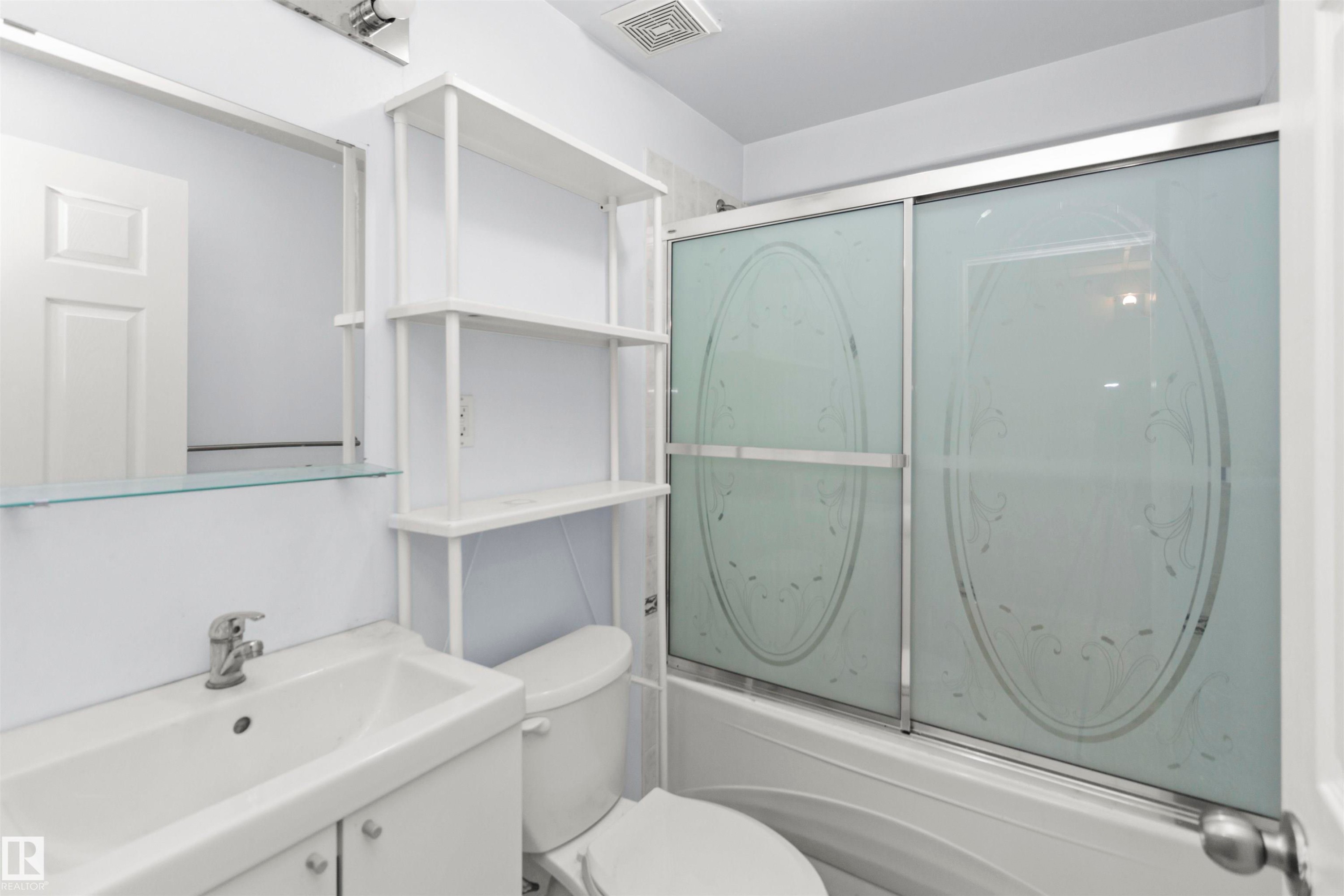 11517 83 Street Nw, Edmonton, AB - Indoor Photo Showing Bathroom