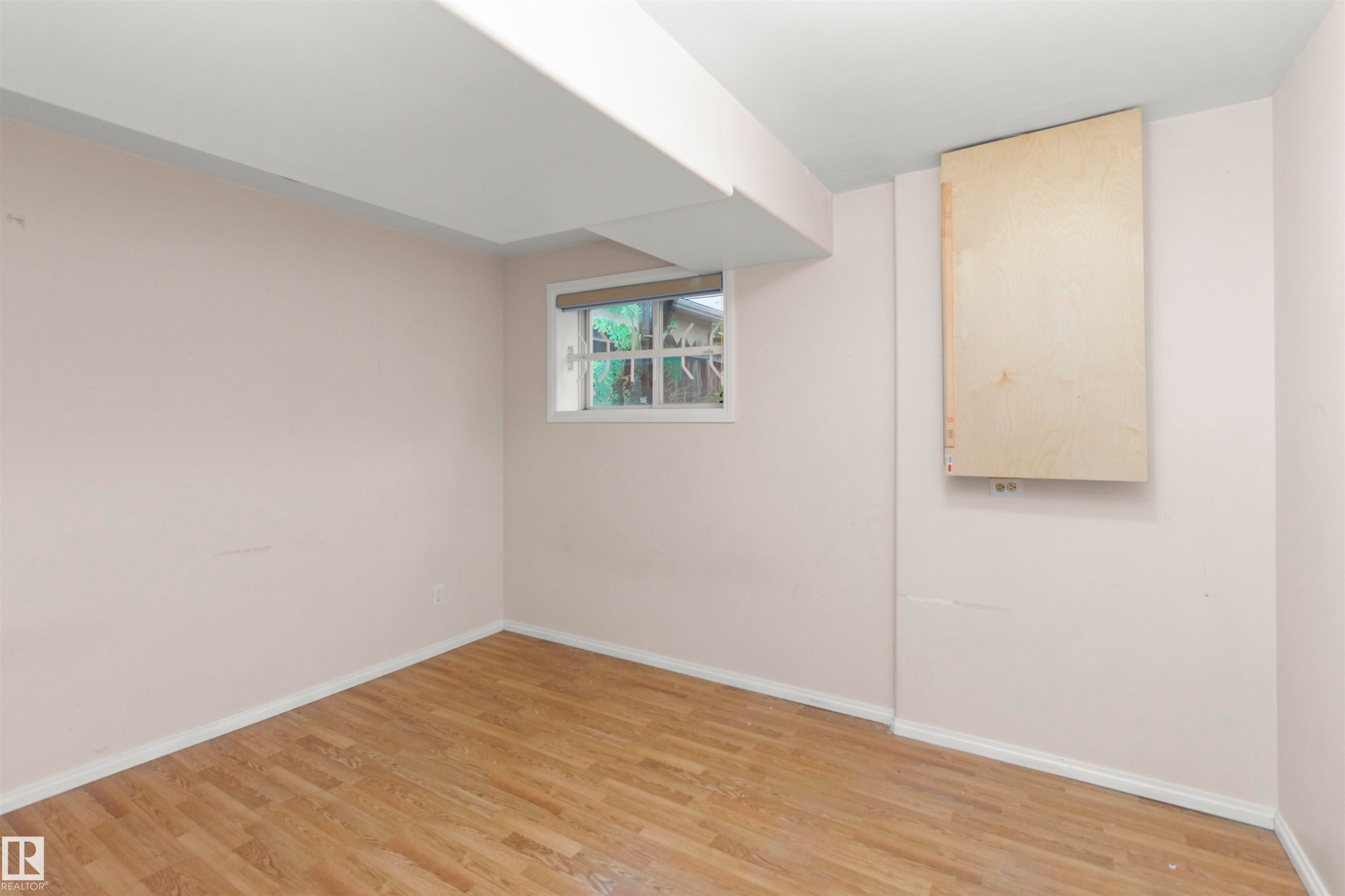 11517 83 Street Nw, Edmonton, AB - Indoor Photo Showing Other Room