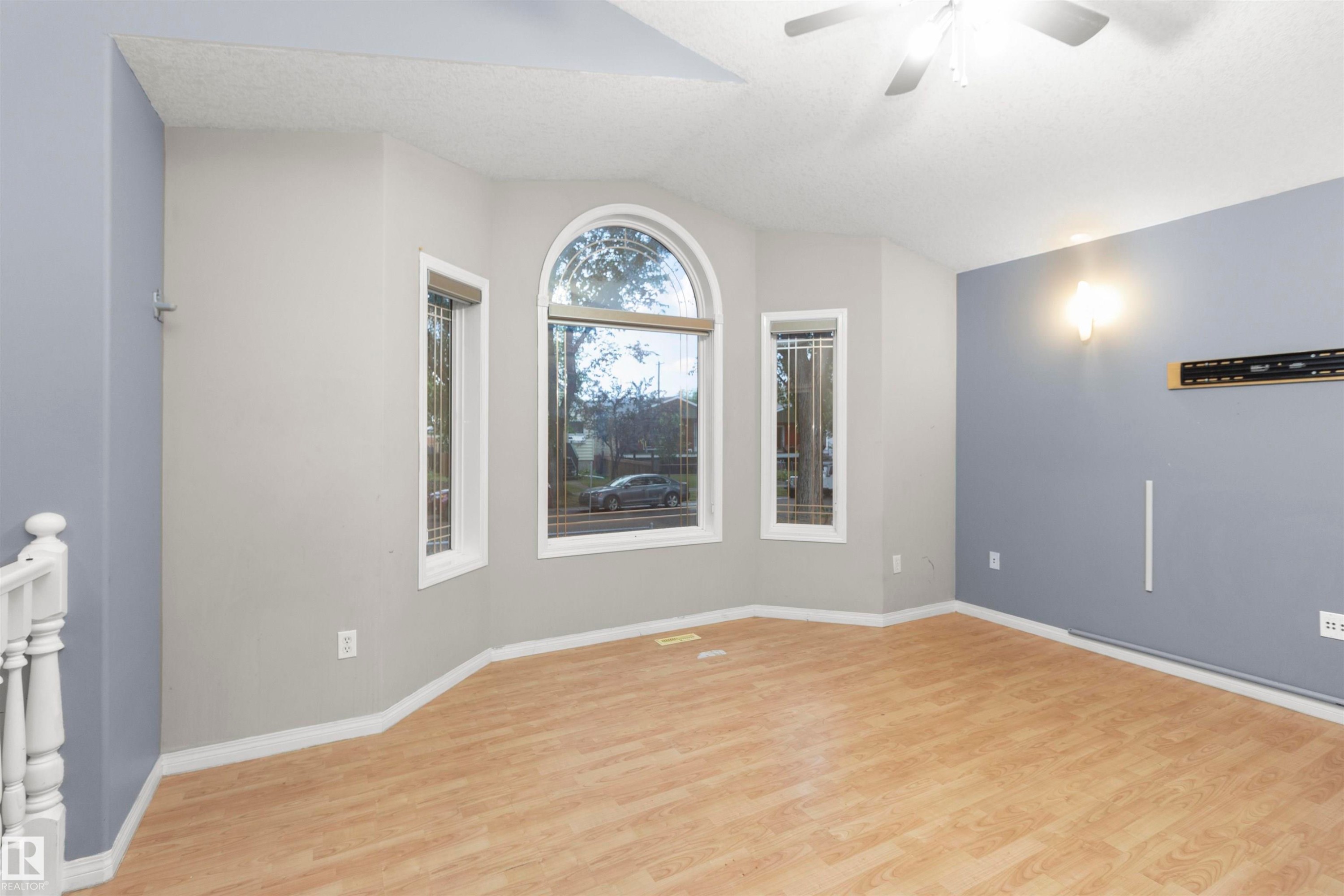 11517 83 Street Nw, Edmonton, AB - Indoor Photo Showing Other Room