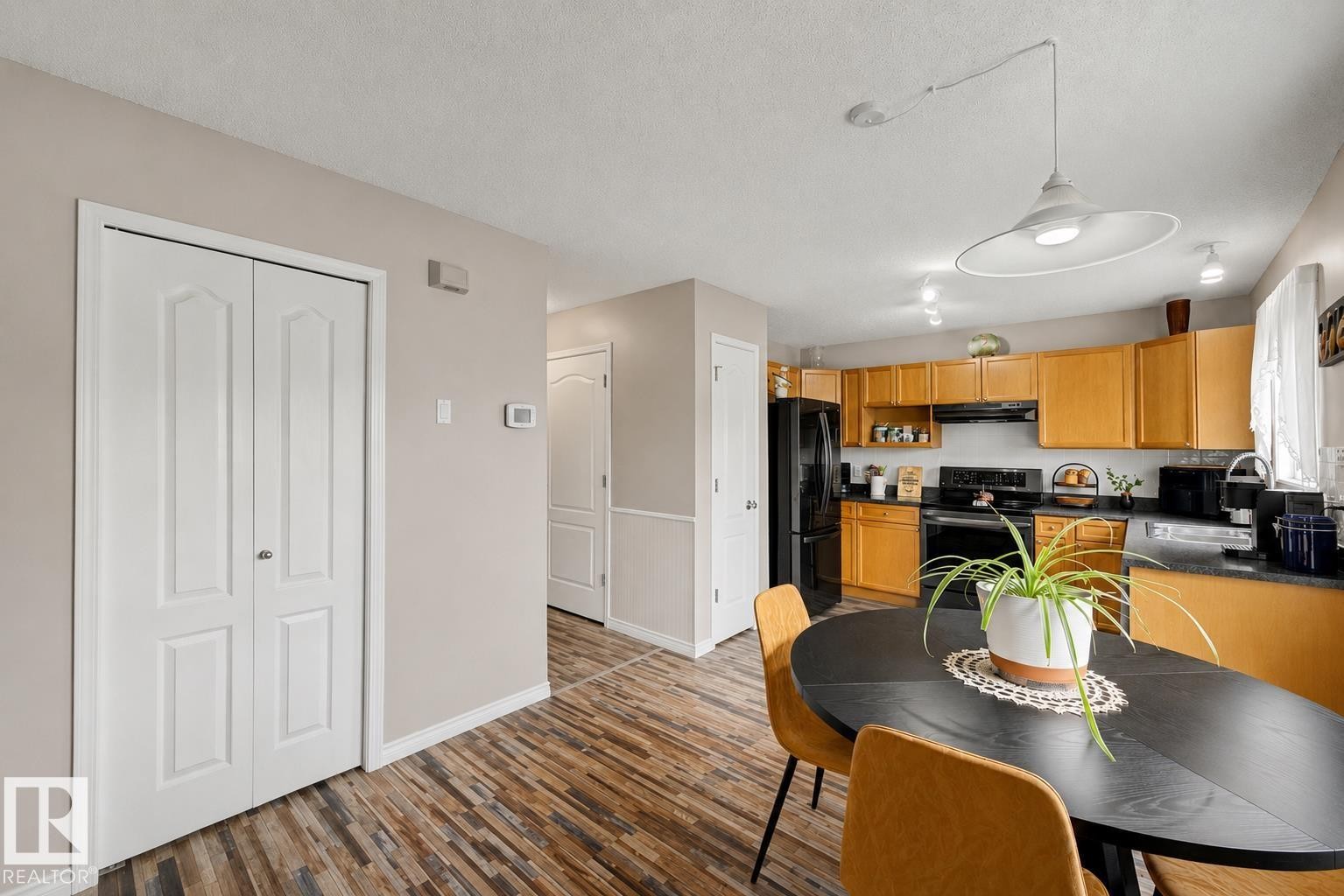 16114 43 Street Nw, Edmonton, AB - Indoor Photo Showing Other Room