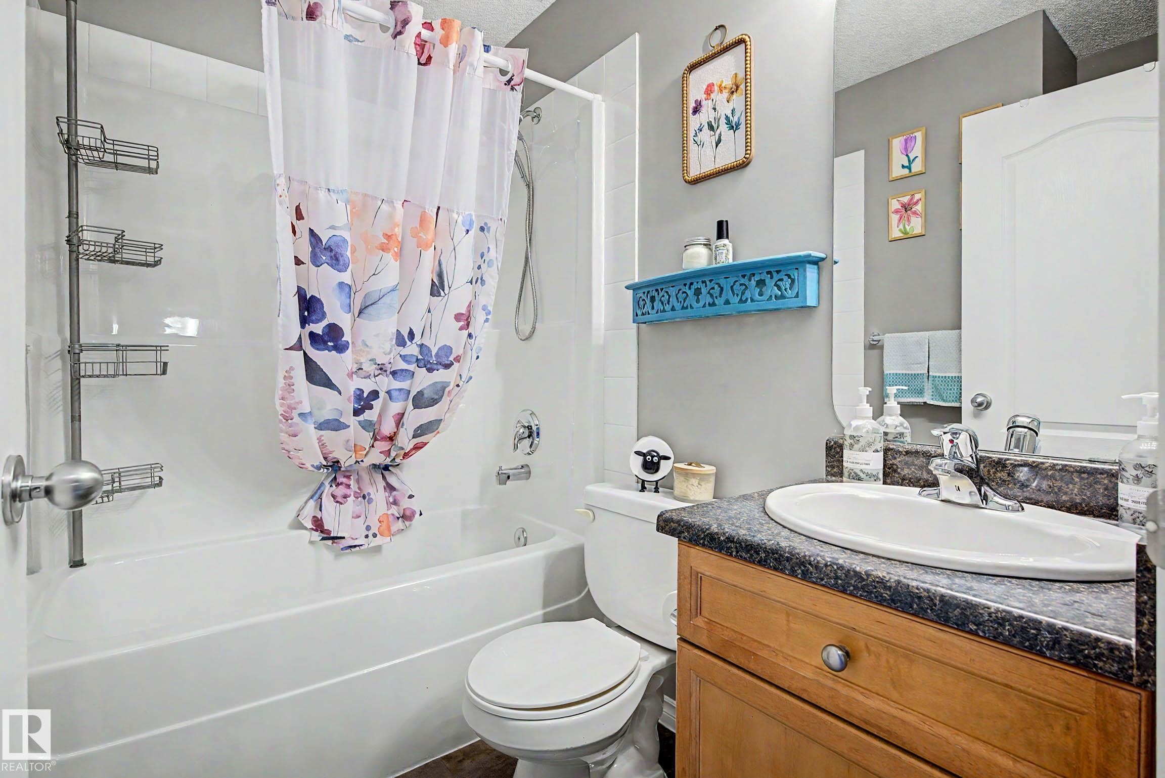 16114 43 Street Nw, Edmonton, AB - Indoor Photo Showing Bathroom